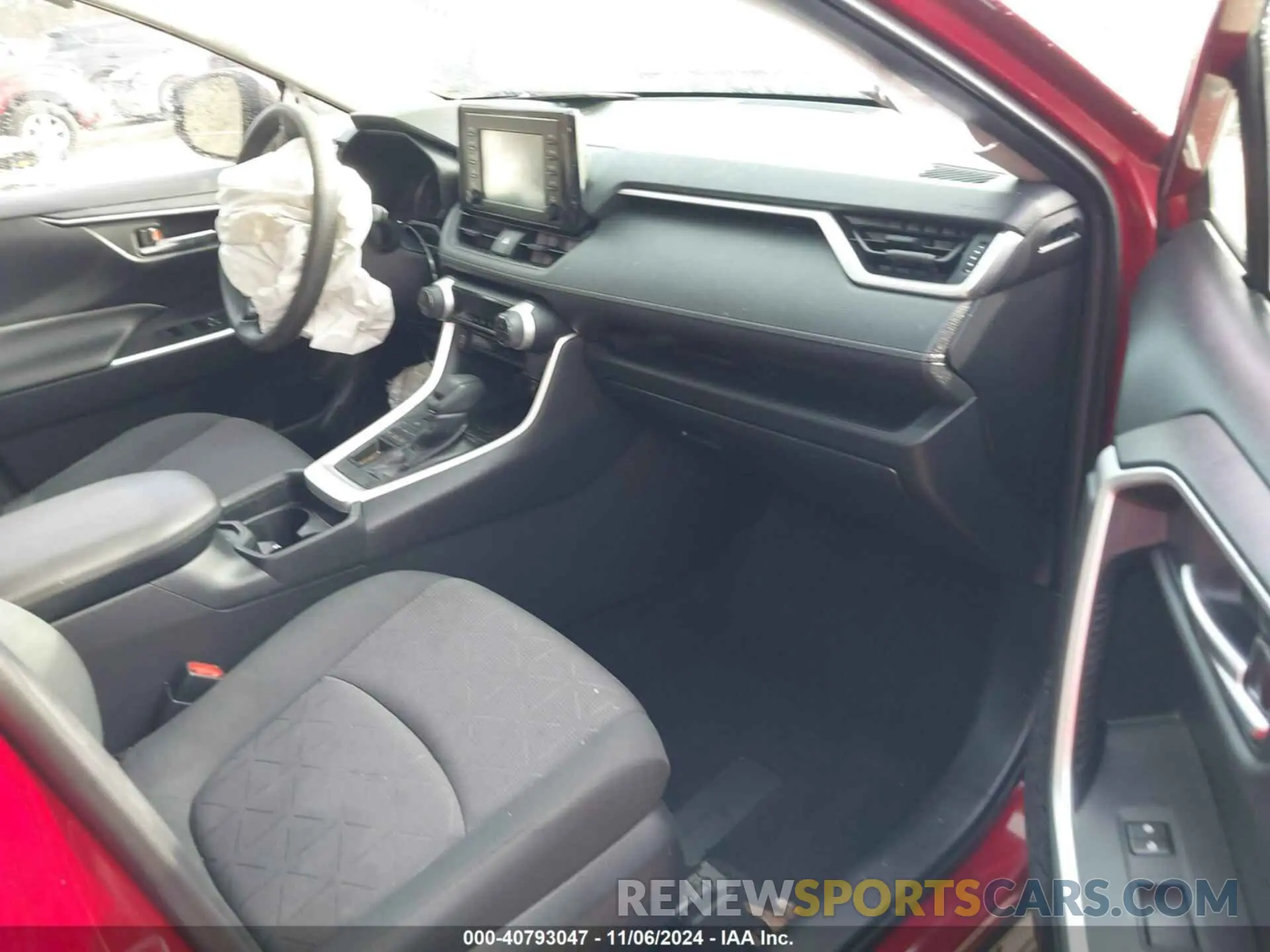 5 Photograph of a damaged car JTMP1RFV9KD031827 TOYOTA RAV4 2019