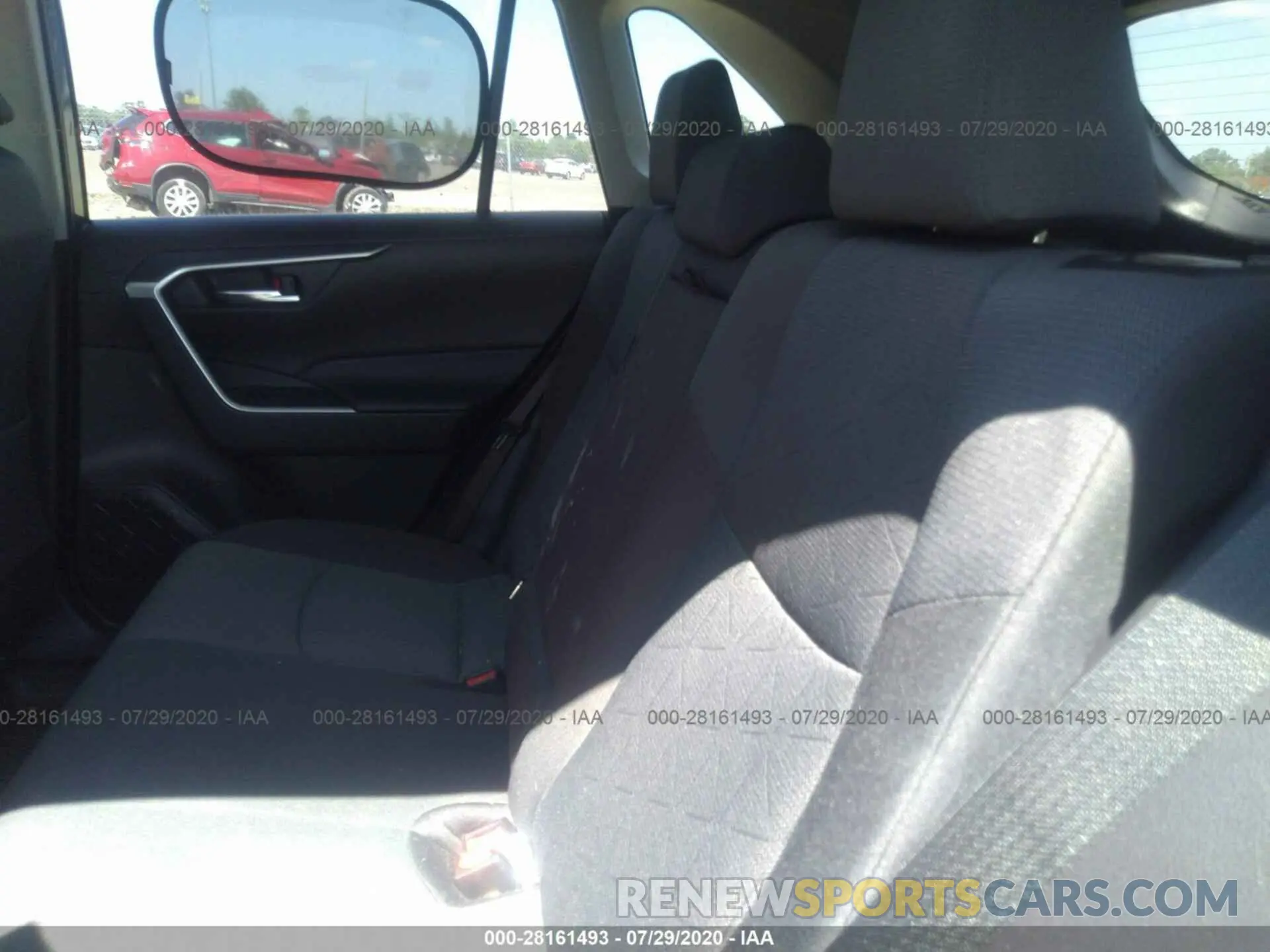8 Photograph of a damaged car JTMP1RFV9KD503069 TOYOTA RAV4 2019