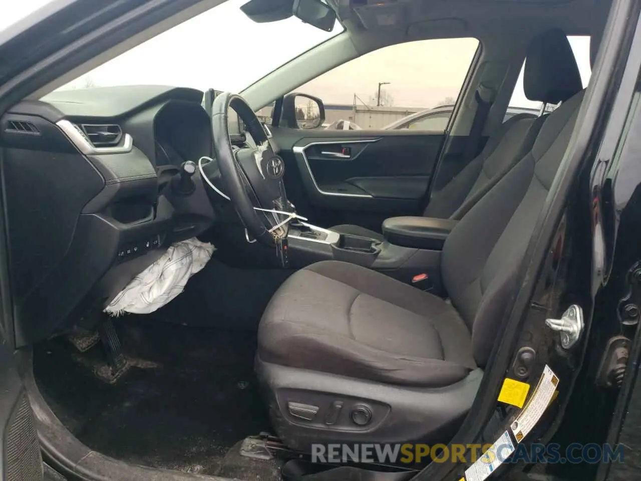 7 Фотография поврежденного автомобиля JTMP1RFV9KD506960 TOYOTA RAV4 2019