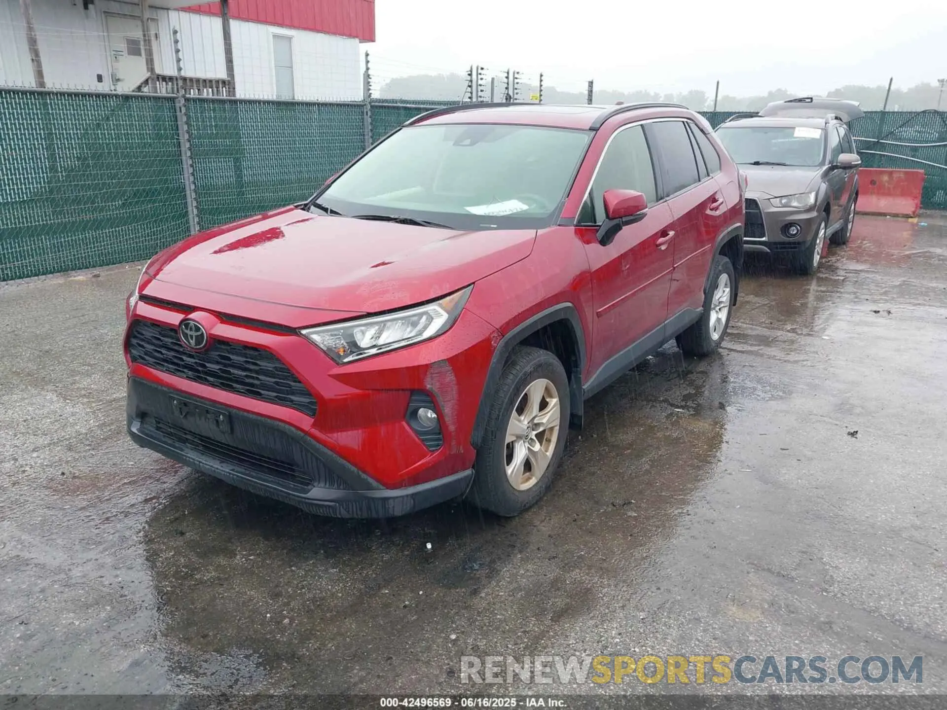 2 Photograph of a damaged car JTMP1RFV9KJ008226 TOYOTA RAV4 2019