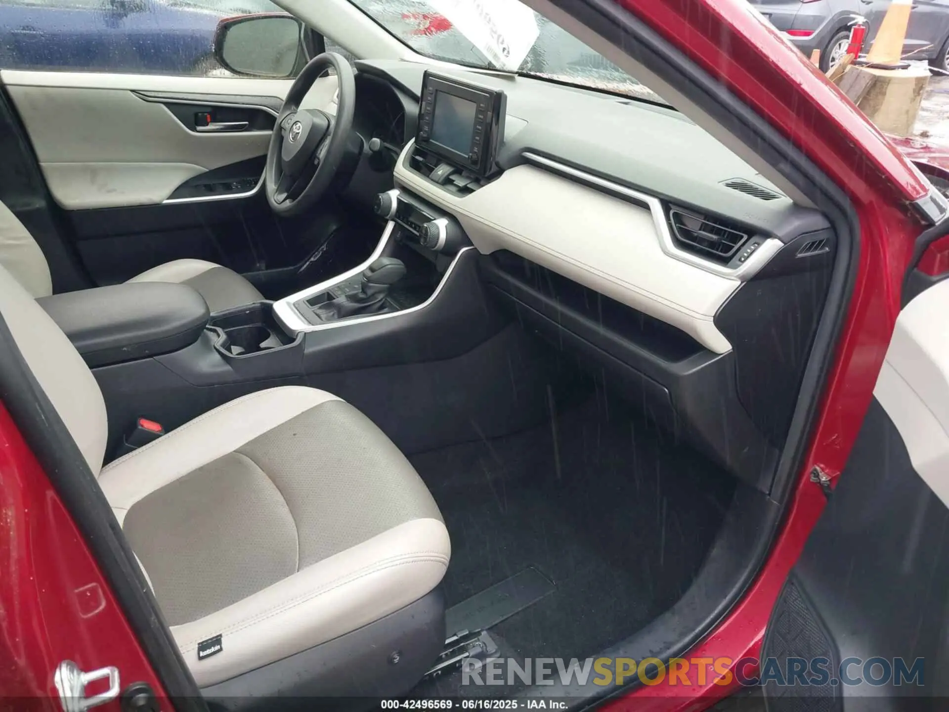 5 Photograph of a damaged car JTMP1RFV9KJ008226 TOYOTA RAV4 2019