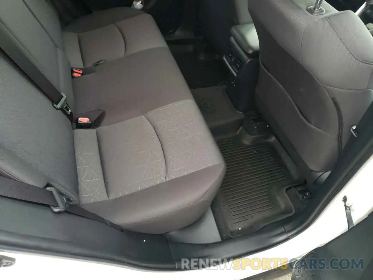 6 Photograph of a damaged car JTMP1RFVXKD008167 TOYOTA RAV4 2019