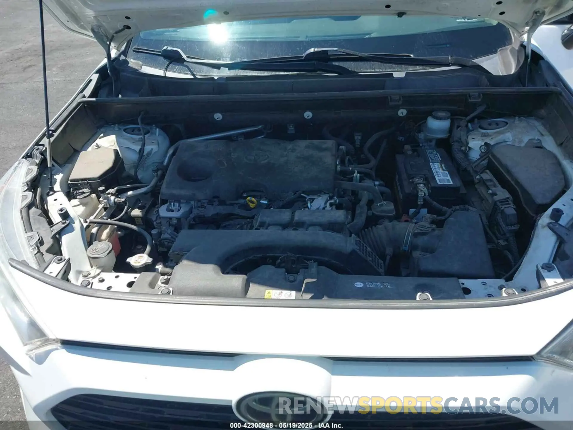 10 Photograph of a damaged car JTMP1RFVXKJ002886 TOYOTA RAV4 2019