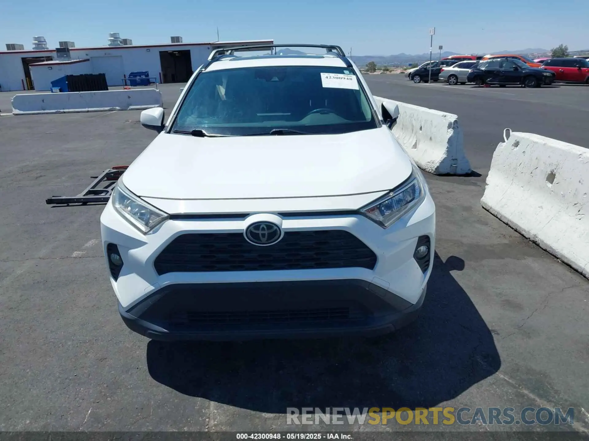 12 Photograph of a damaged car JTMP1RFVXKJ002886 TOYOTA RAV4 2019
