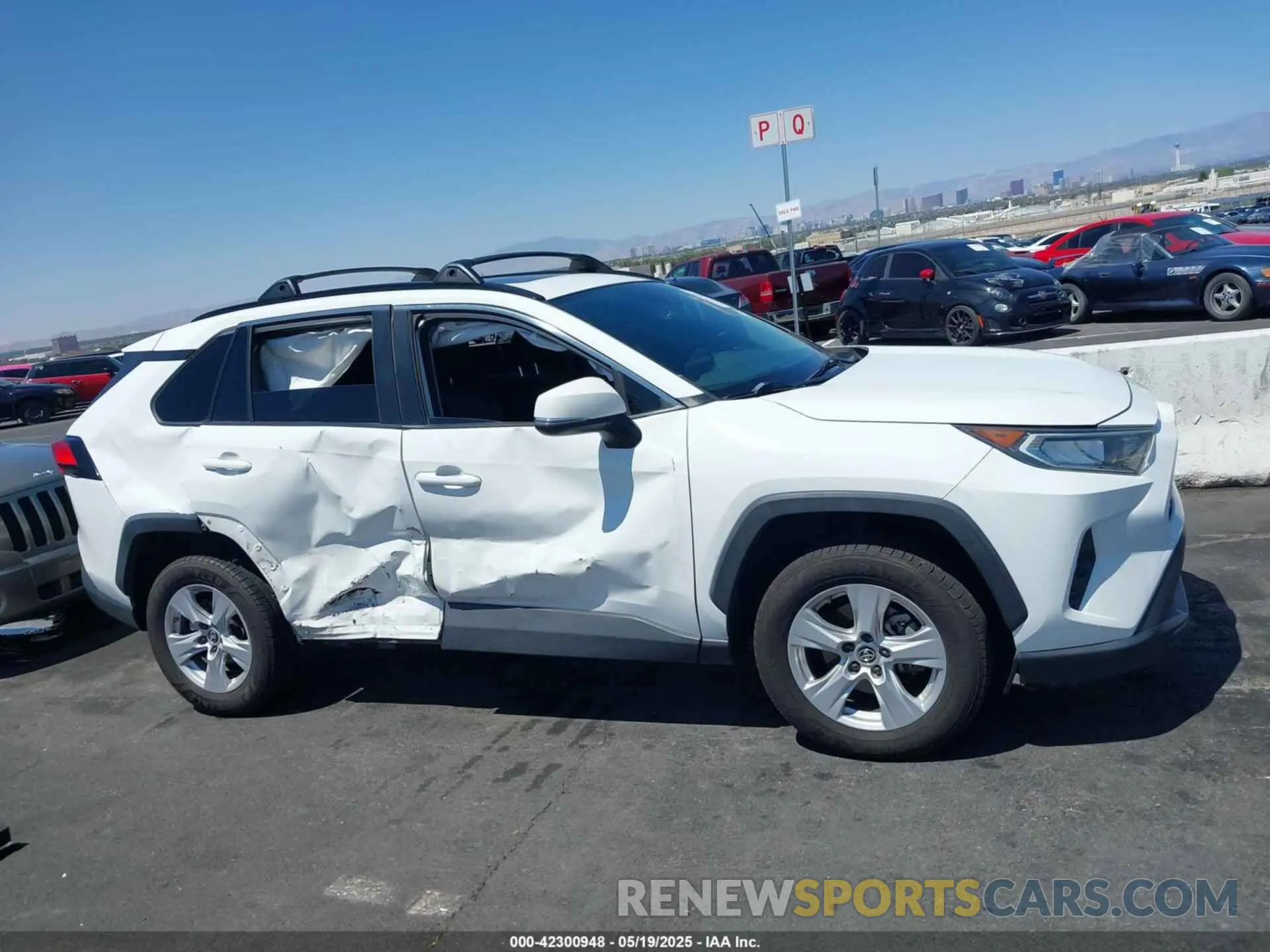 13 Photograph of a damaged car JTMP1RFVXKJ002886 TOYOTA RAV4 2019