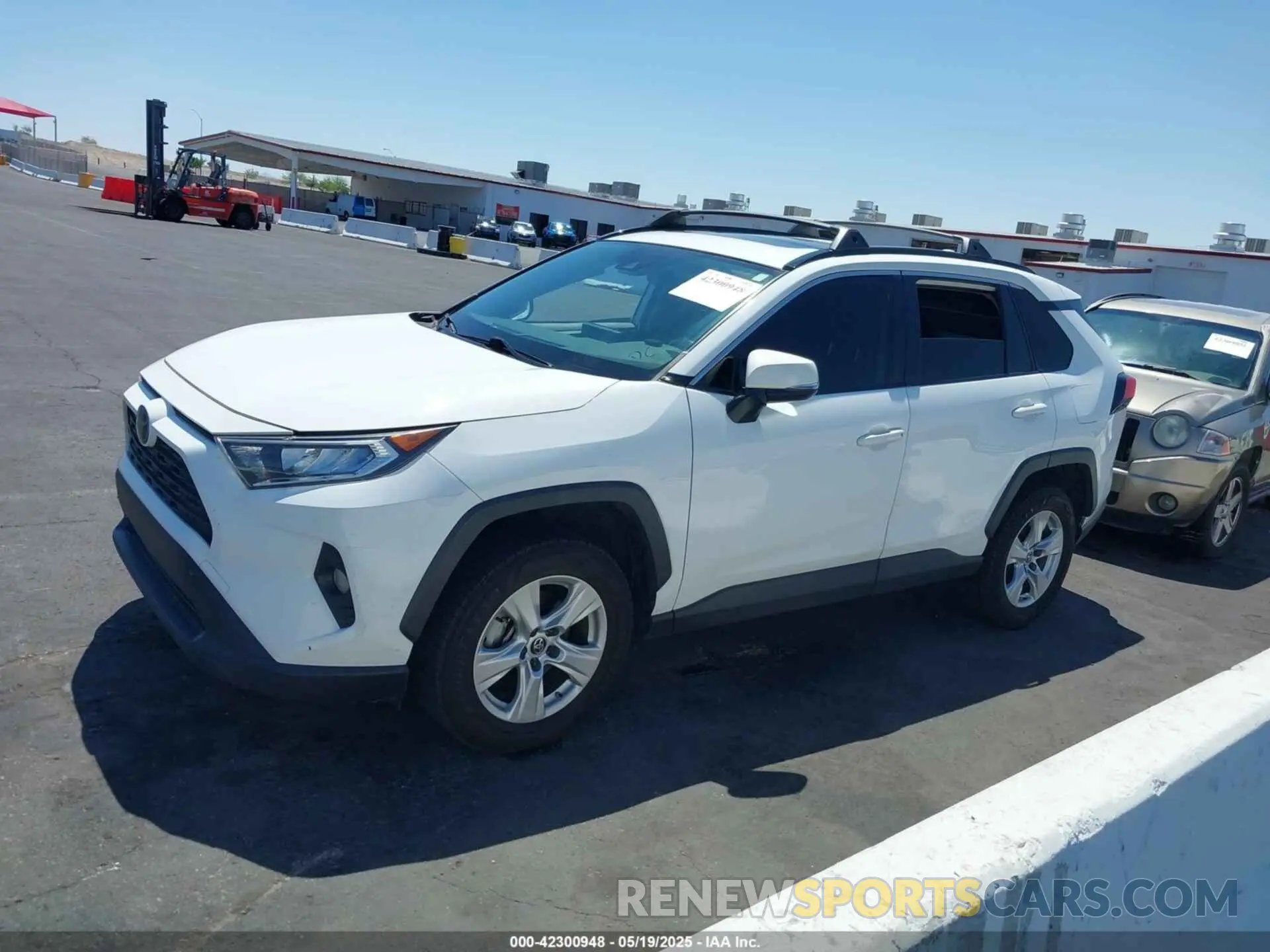14 Photograph of a damaged car JTMP1RFVXKJ002886 TOYOTA RAV4 2019