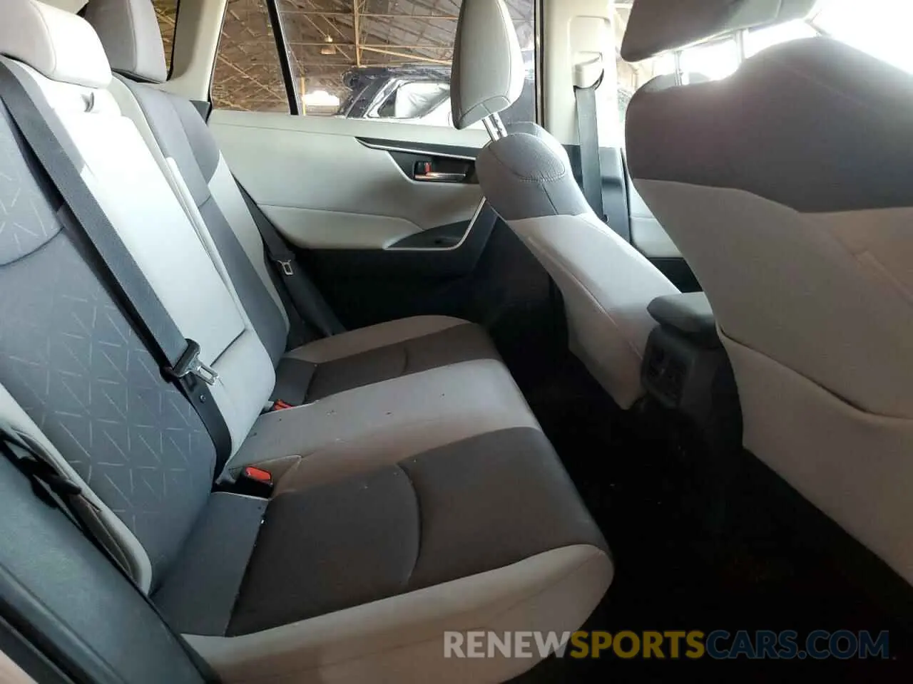 10 Photograph of a damaged car JTMRWRFV0KD503651 TOYOTA RAV4 2019