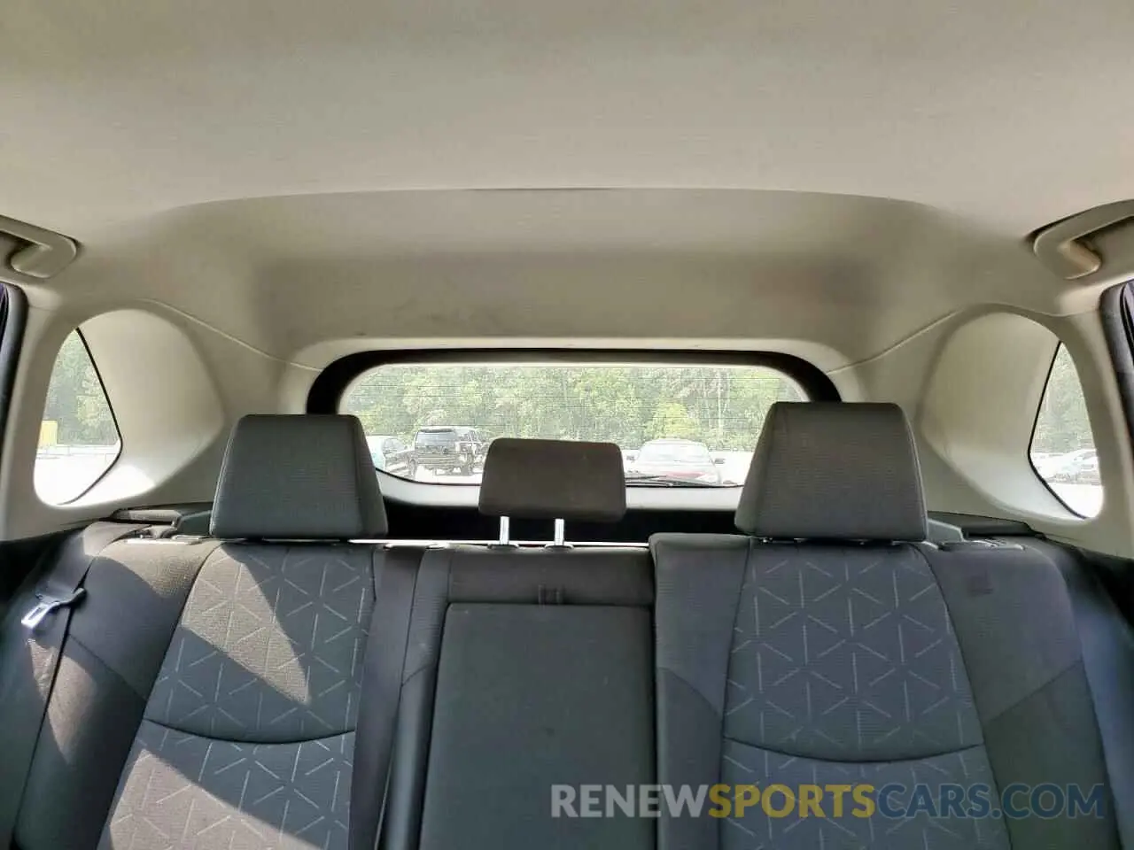 10 Photograph of a damaged car JTMRWRFV0KD503813 TOYOTA RAV4 2019