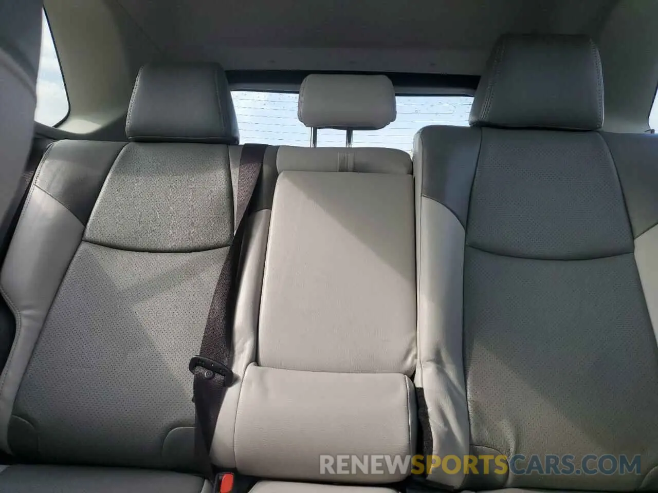 10 Фотография поврежденного автомобиля JTMRWRFV2KD030268 TOYOTA RAV4 2019