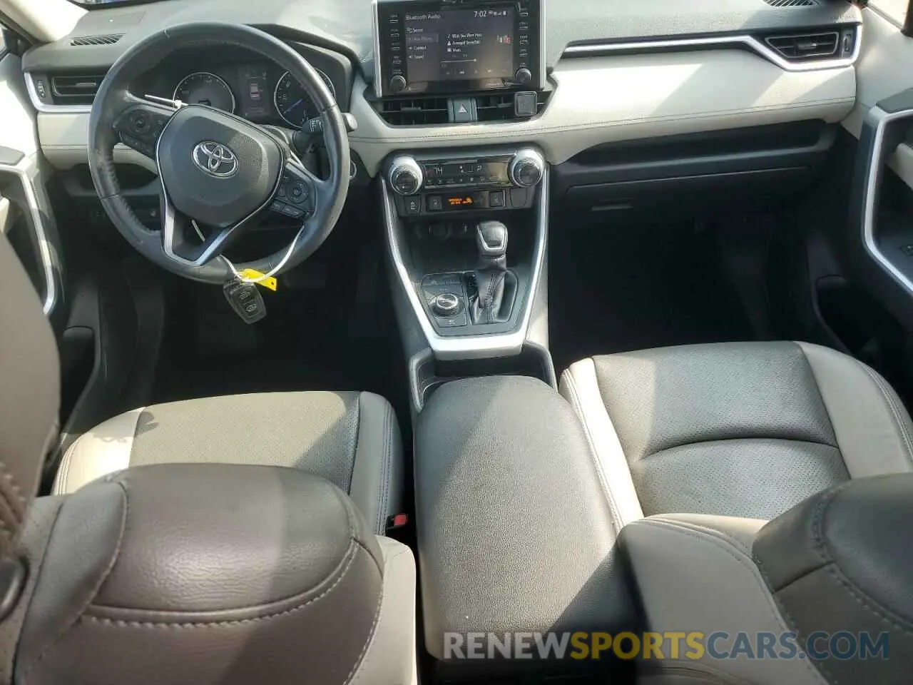 8 Фотография поврежденного автомобиля JTMRWRFV2KD030268 TOYOTA RAV4 2019