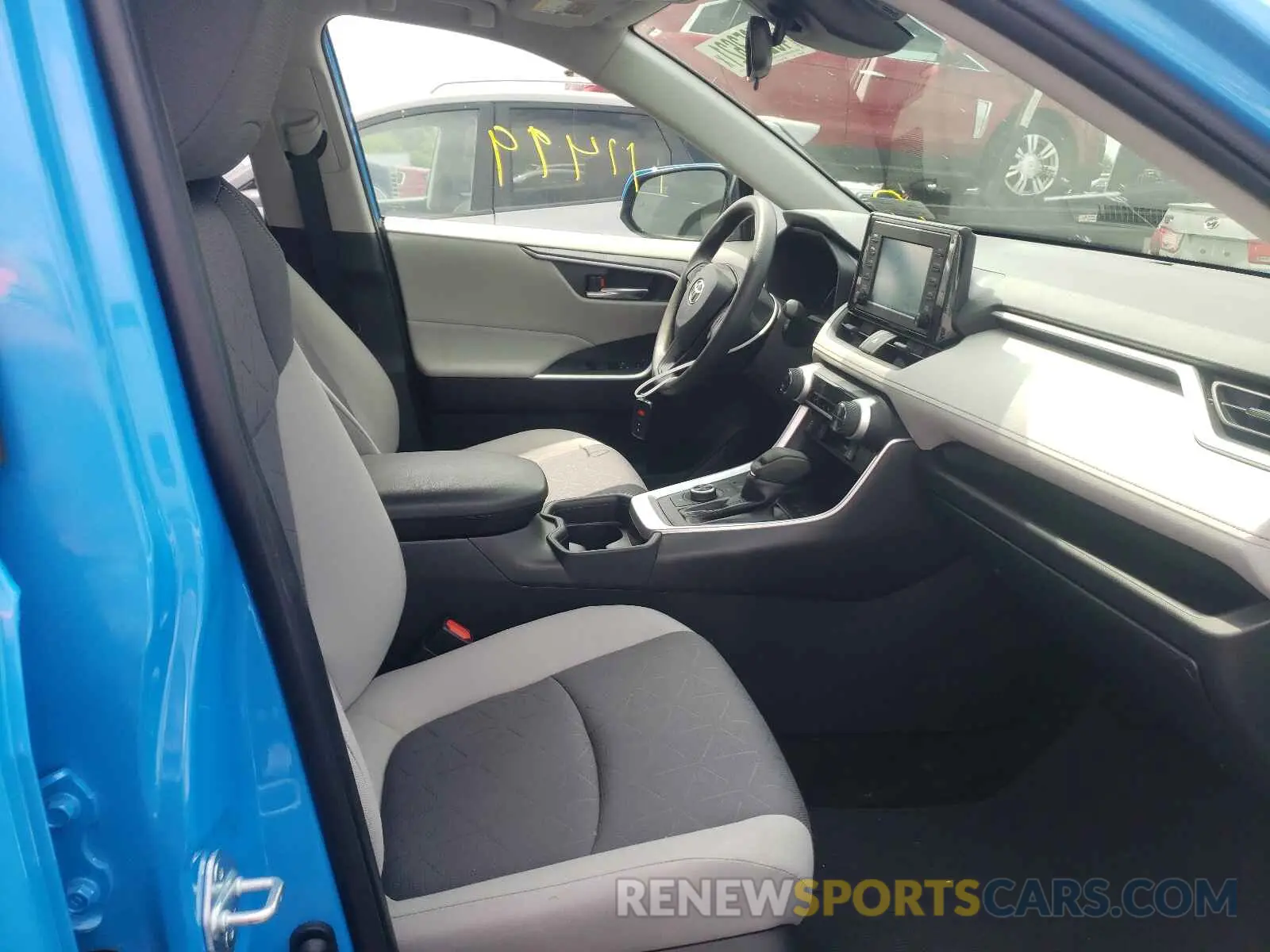5 Photograph of a damaged car JTMRWRFV2KD033185 TOYOTA RAV4 2019