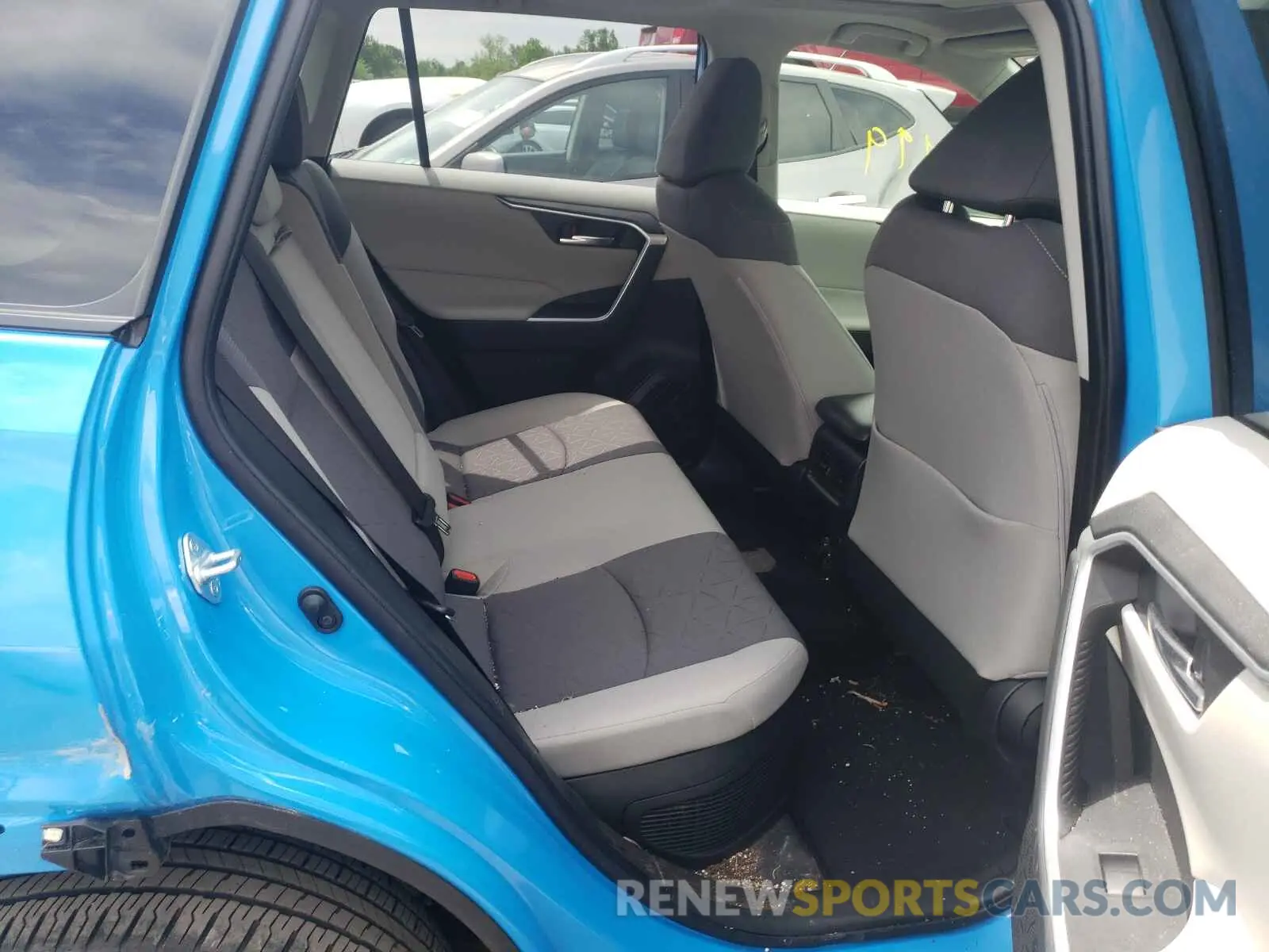 6 Photograph of a damaged car JTMRWRFV2KD033185 TOYOTA RAV4 2019