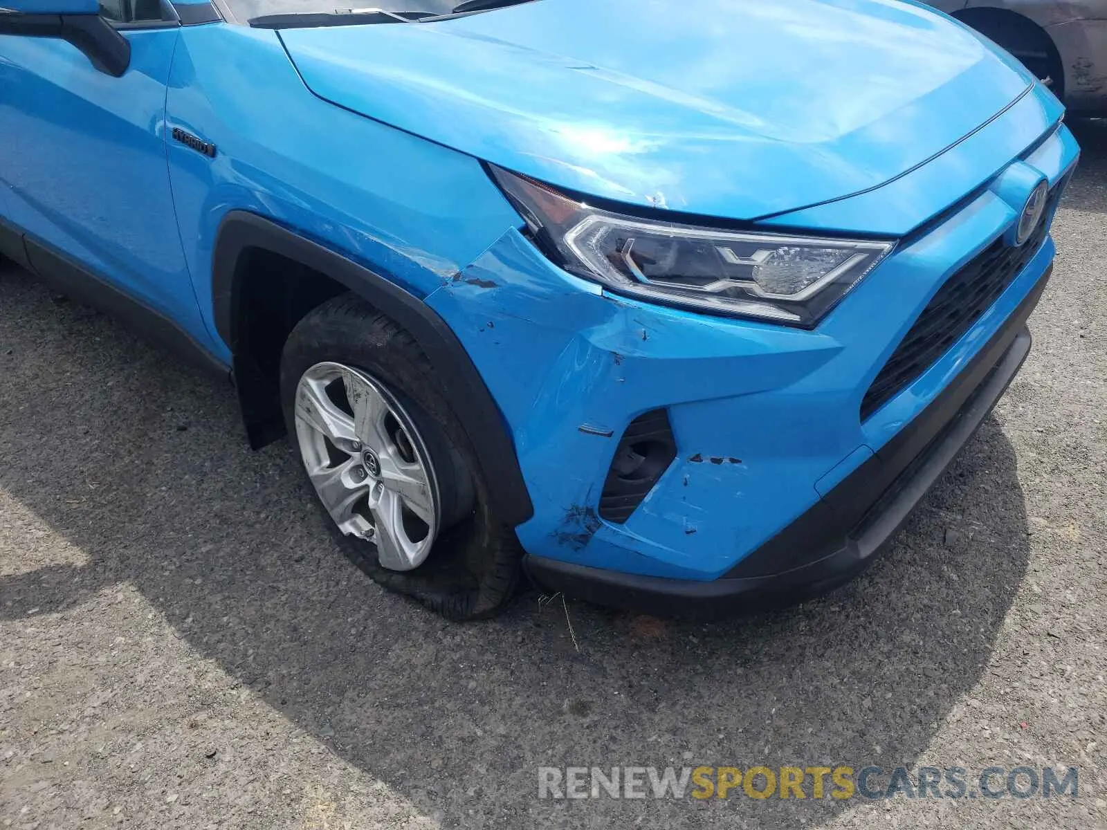 9 Photograph of a damaged car JTMRWRFV2KD033185 TOYOTA RAV4 2019