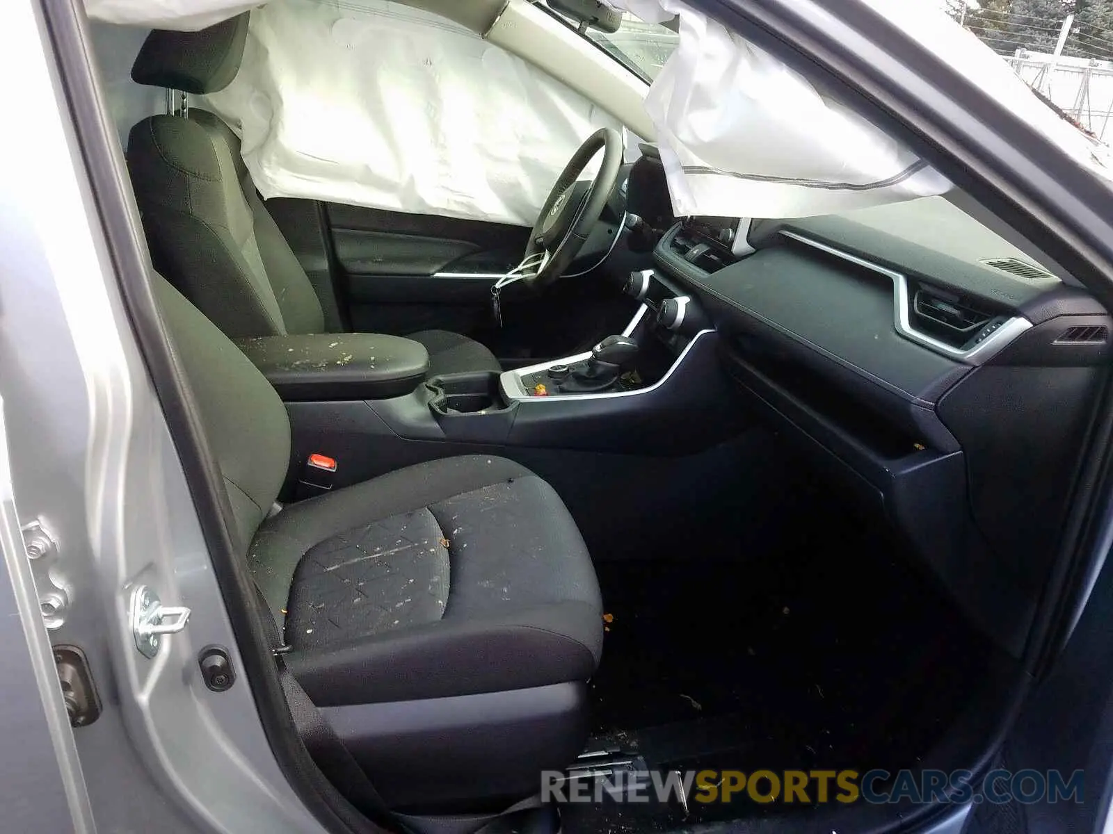 5 Photograph of a damaged car JTMRWRFV5KD512555 TOYOTA RAV4 2019