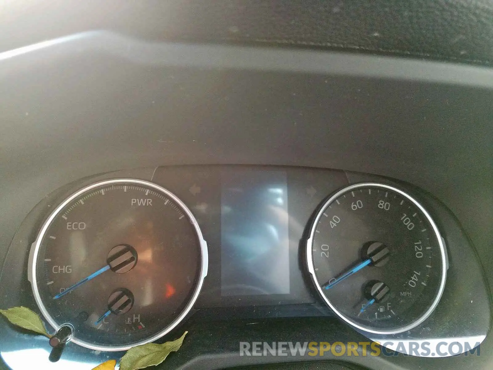 8 Photograph of a damaged car JTMRWRFV5KD512555 TOYOTA RAV4 2019