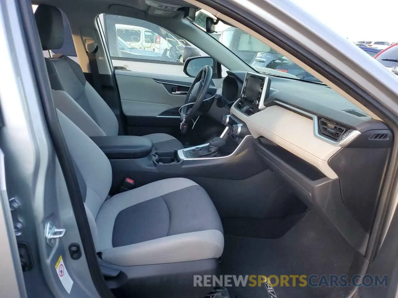 5 Photograph of a damaged car JTMRWRFV9KD503339 TOYOTA RAV4 2019
