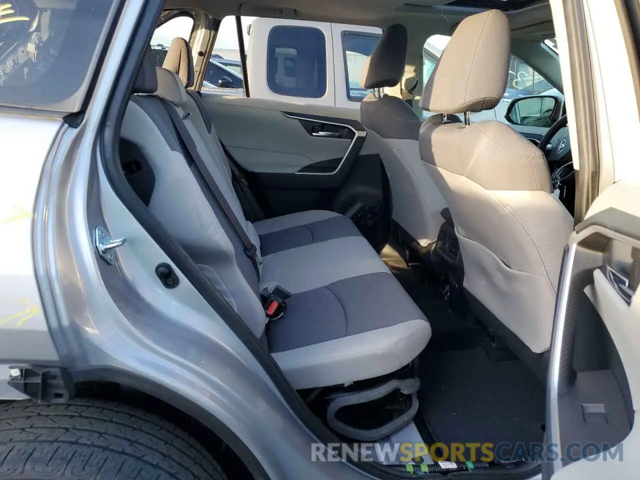 6 Photograph of a damaged car JTMRWRFV9KD503339 TOYOTA RAV4 2019
