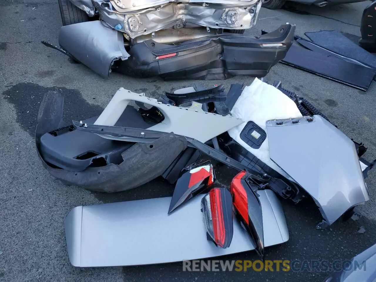 9 Photograph of a damaged car JTMRWRFV9KD503339 TOYOTA RAV4 2019