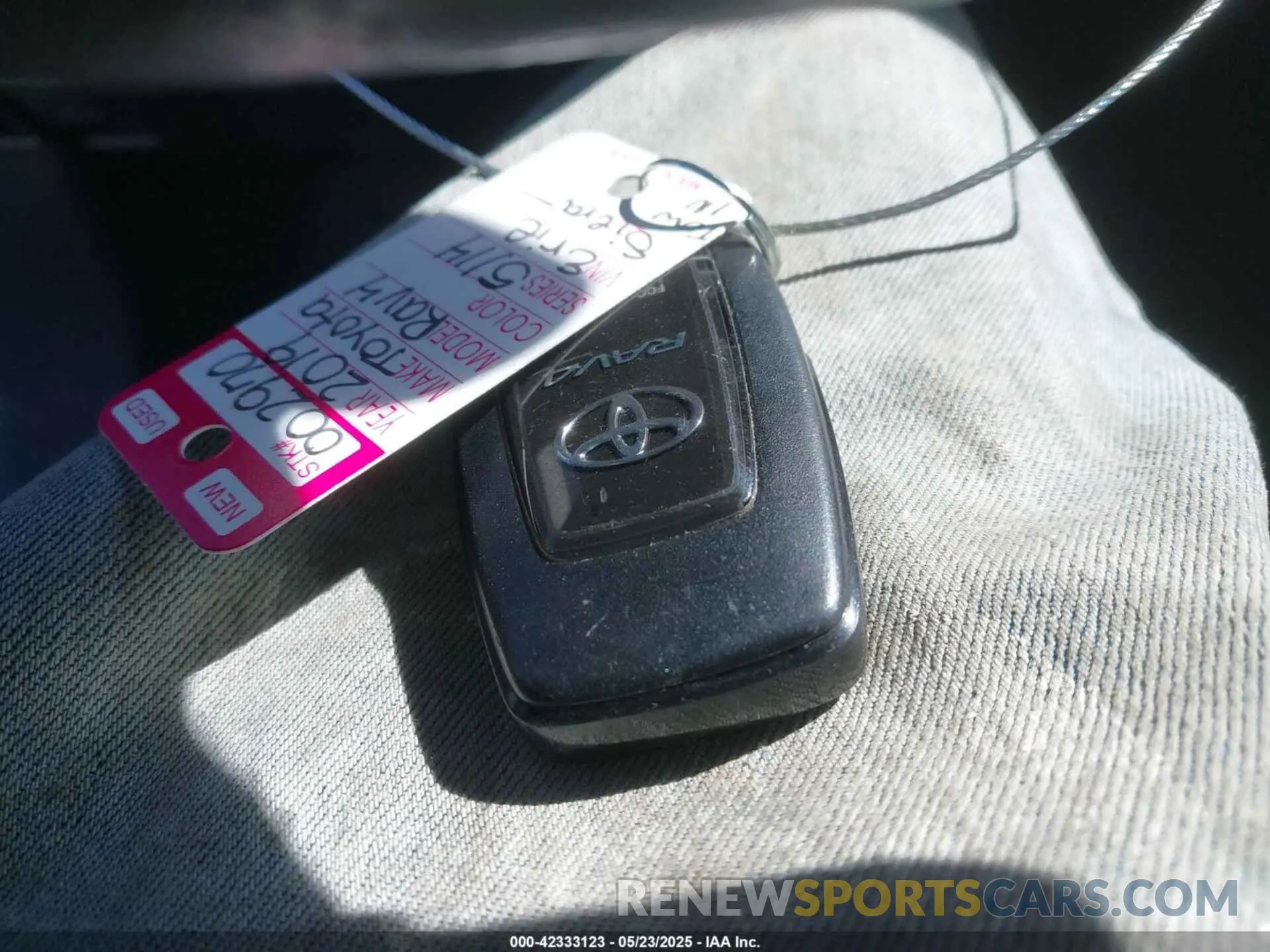 11 Photograph of a damaged car JTMW1RFV0KD008769 TOYOTA RAV4 2019