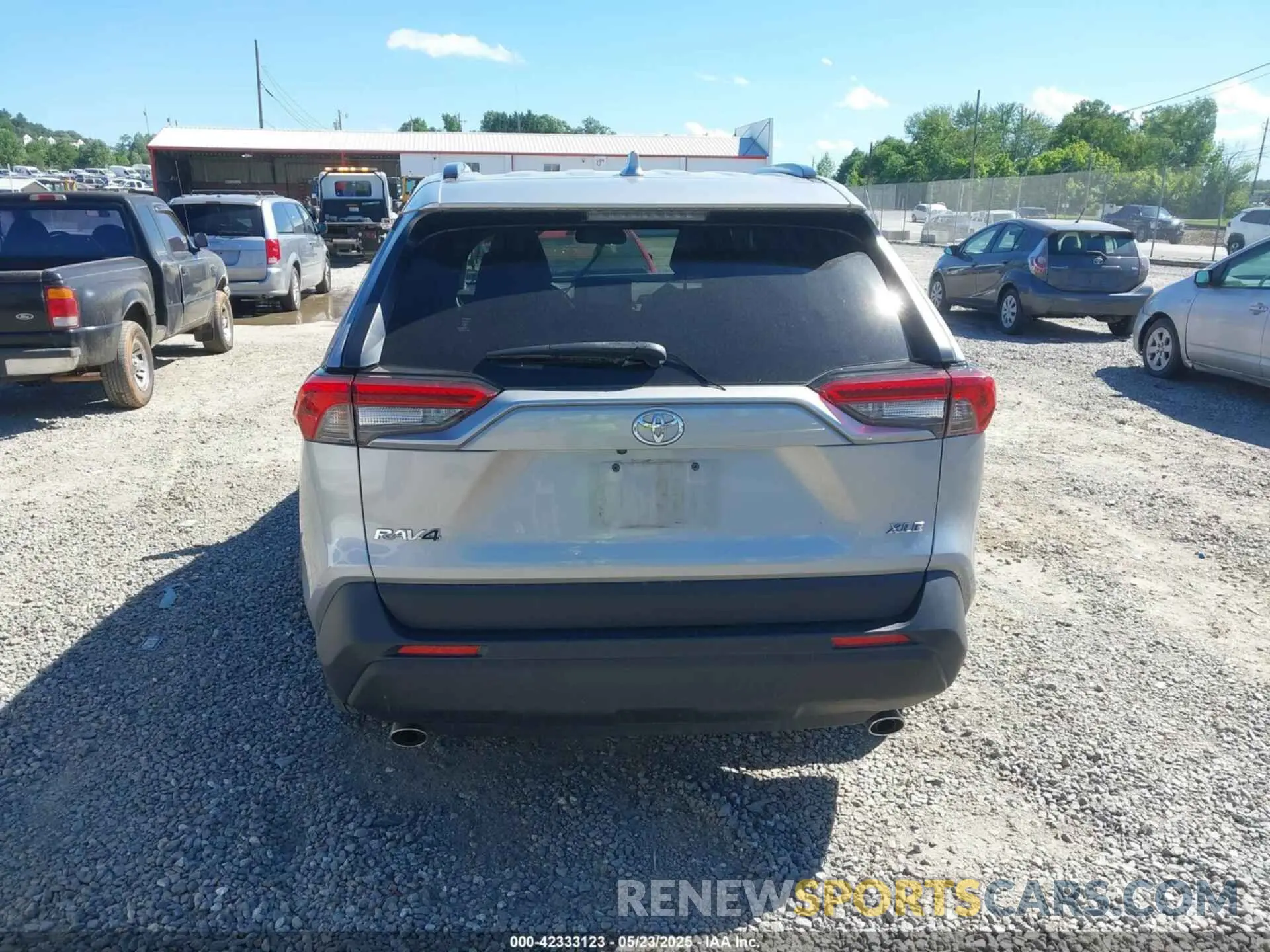 16 Photograph of a damaged car JTMW1RFV0KD008769 TOYOTA RAV4 2019