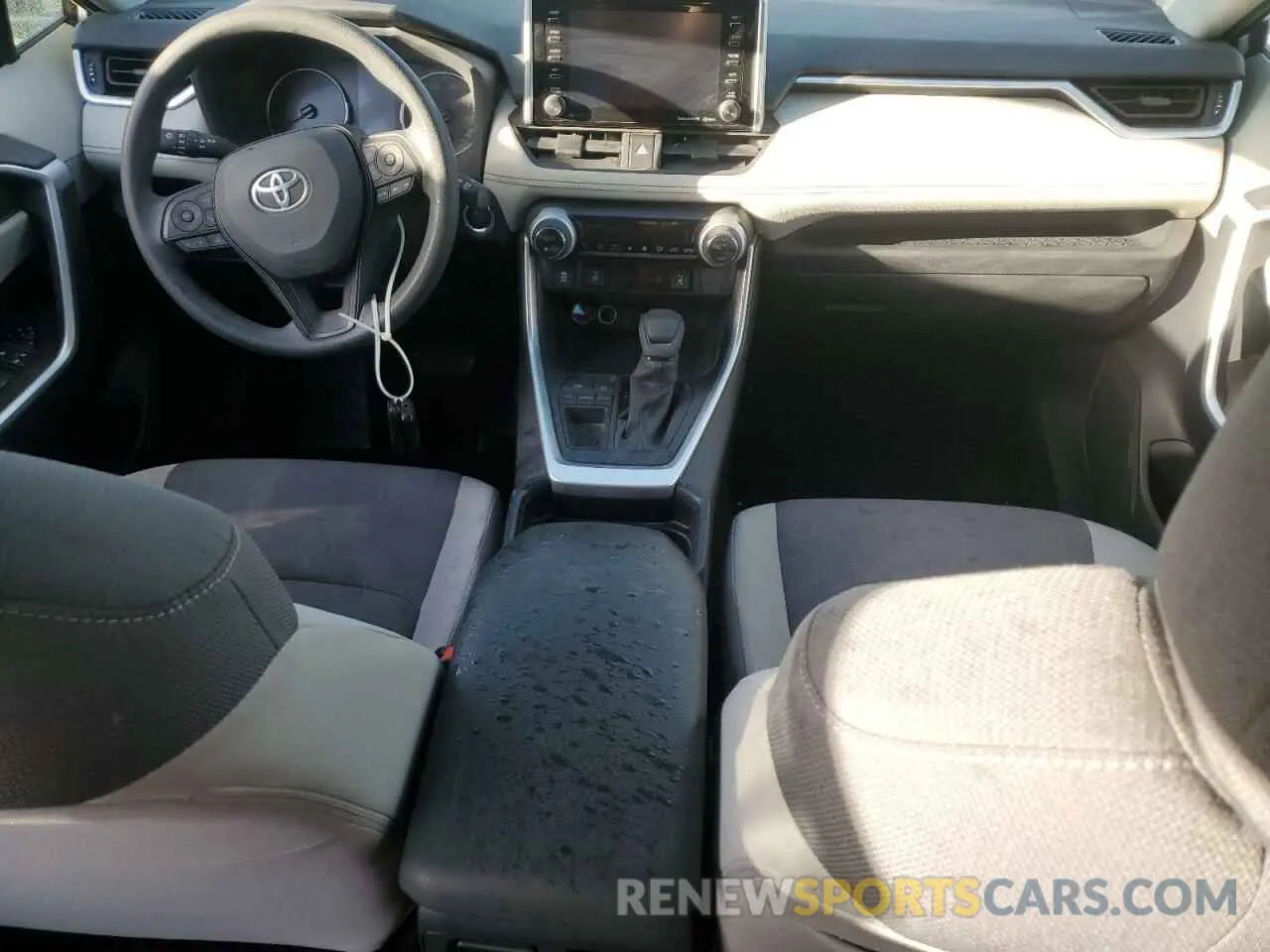 8 Photograph of a damaged car JTMW1RFV0KD013938 TOYOTA RAV4 2019