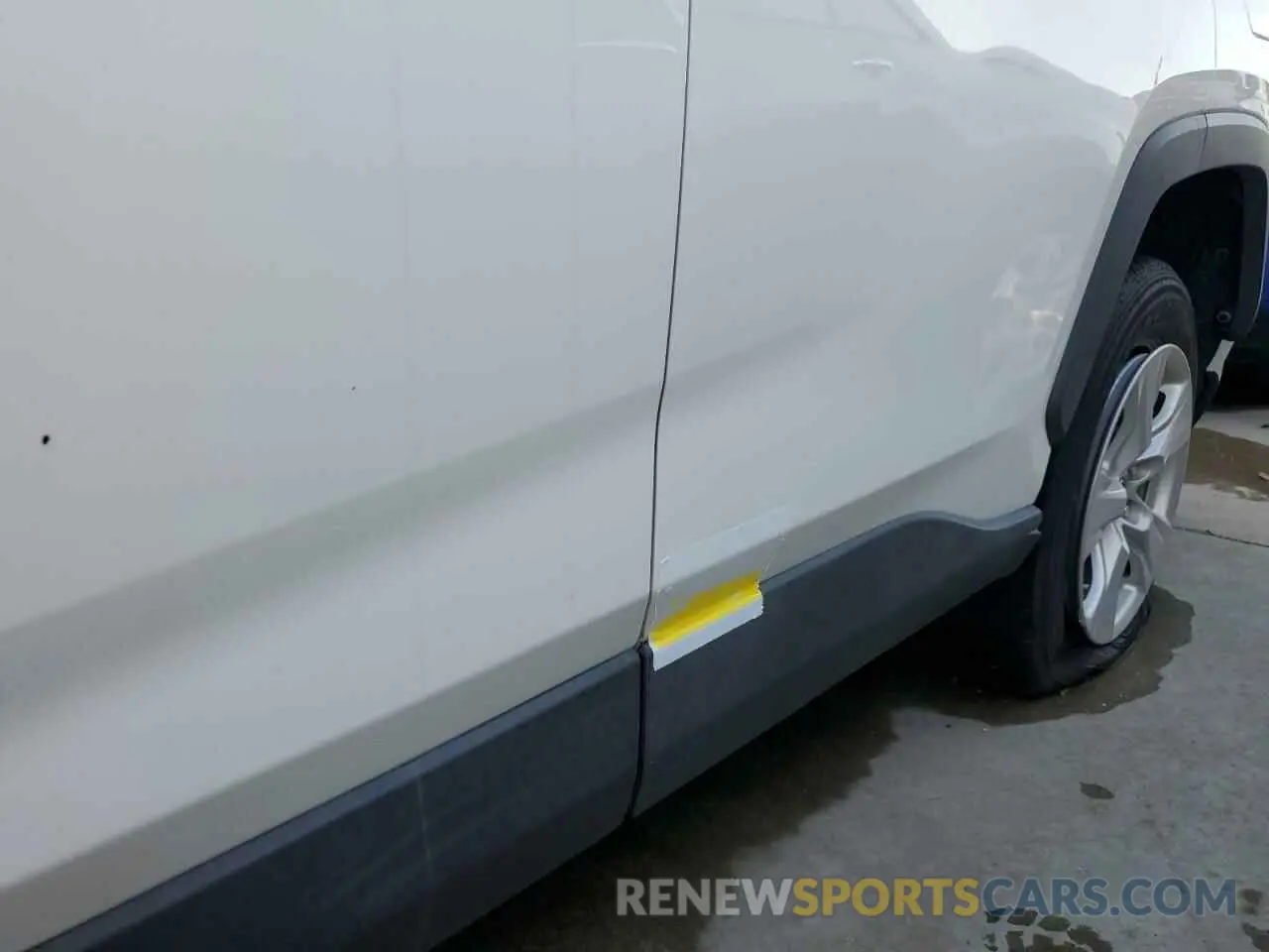 13 Photograph of a damaged car JTMW1RFV0KD017651 TOYOTA RAV4 2019