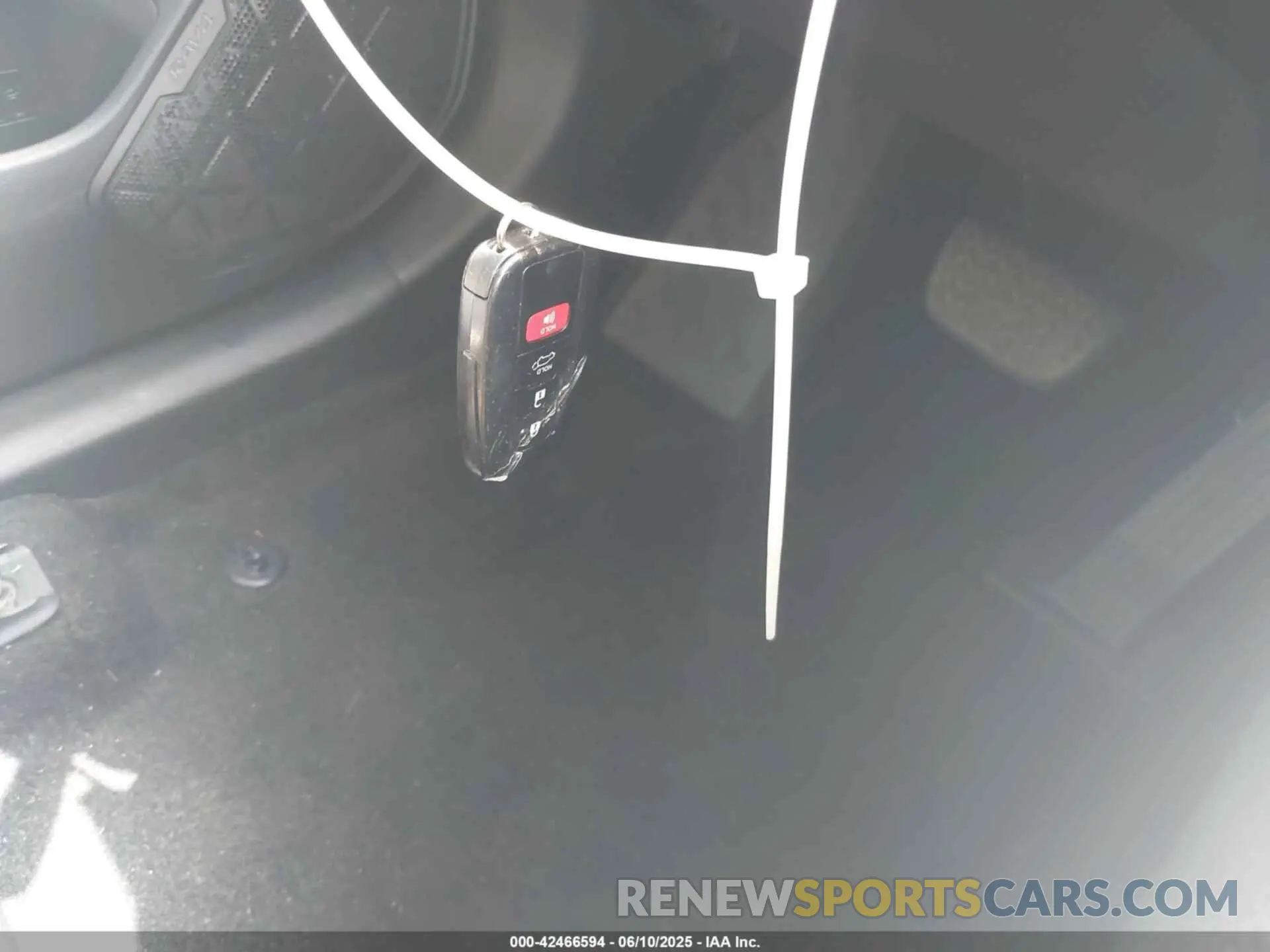 11 Photograph of a damaged car JTMW1RFV0KD512254 TOYOTA RAV4 2019