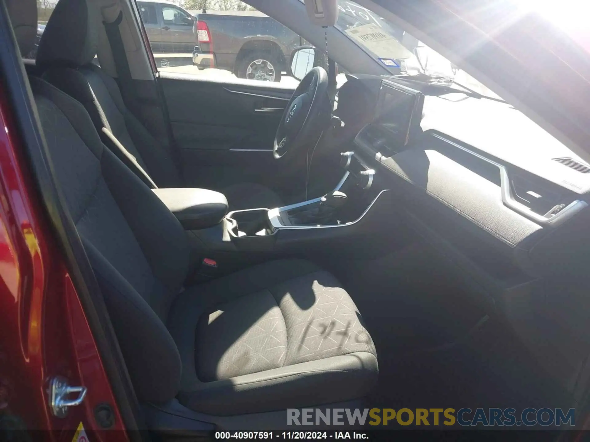 5 Photograph of a damaged car JTMW1RFV1KD008036 TOYOTA RAV4 2019