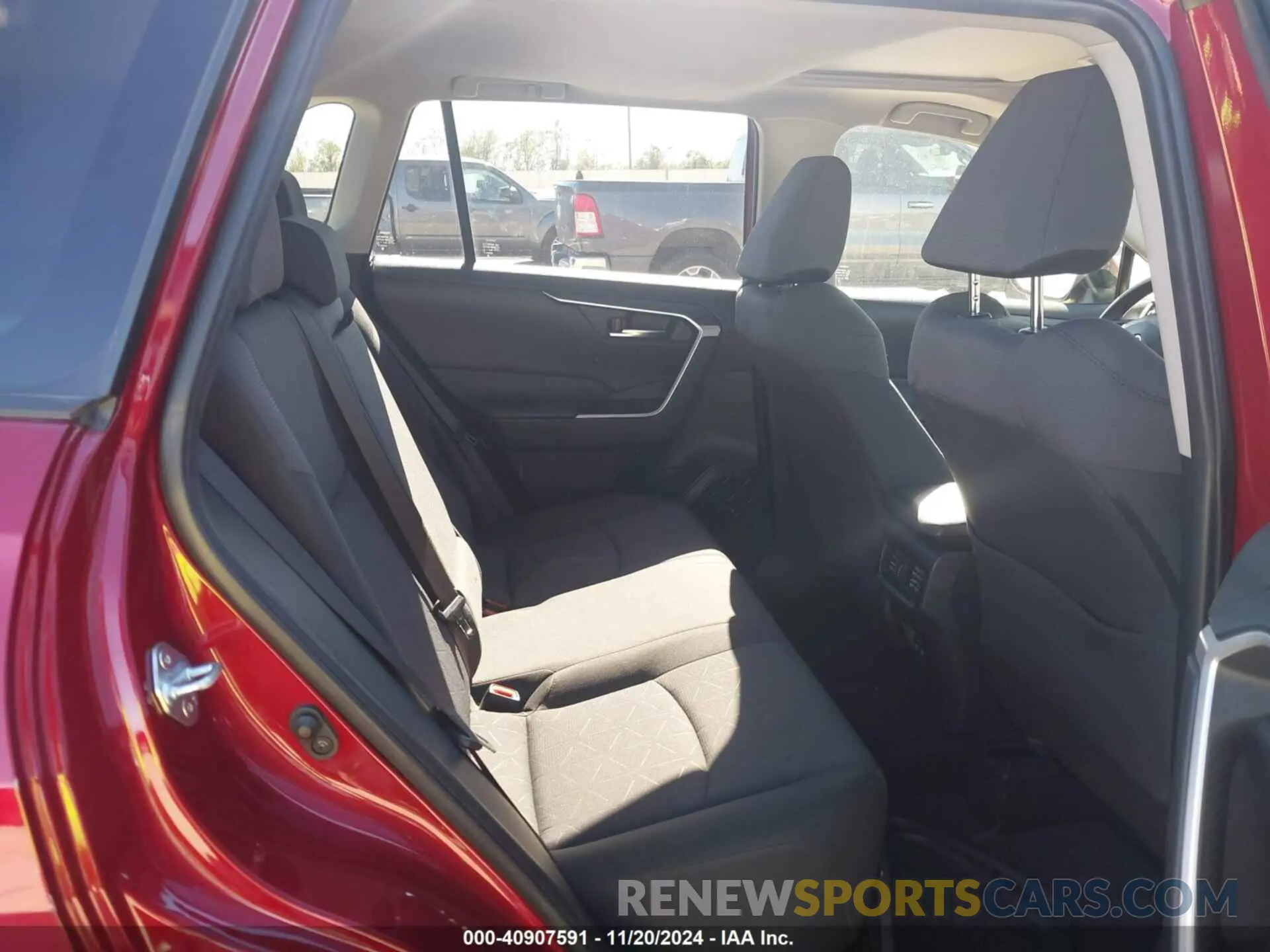 8 Photograph of a damaged car JTMW1RFV1KD008036 TOYOTA RAV4 2019