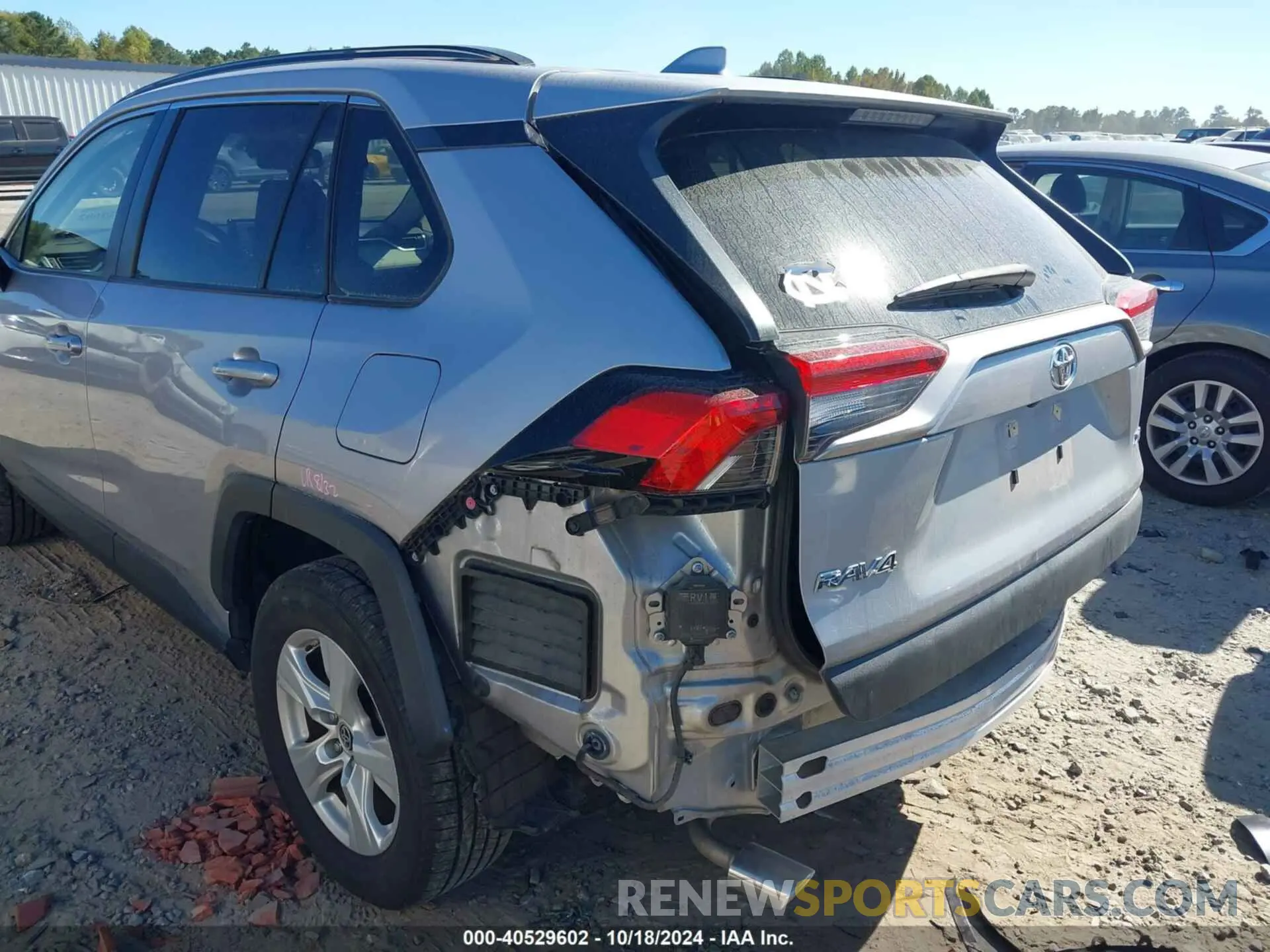 18 Фотография поврежденного автомобиля JTMW1RFV1KD042235 TOYOTA RAV4 2019