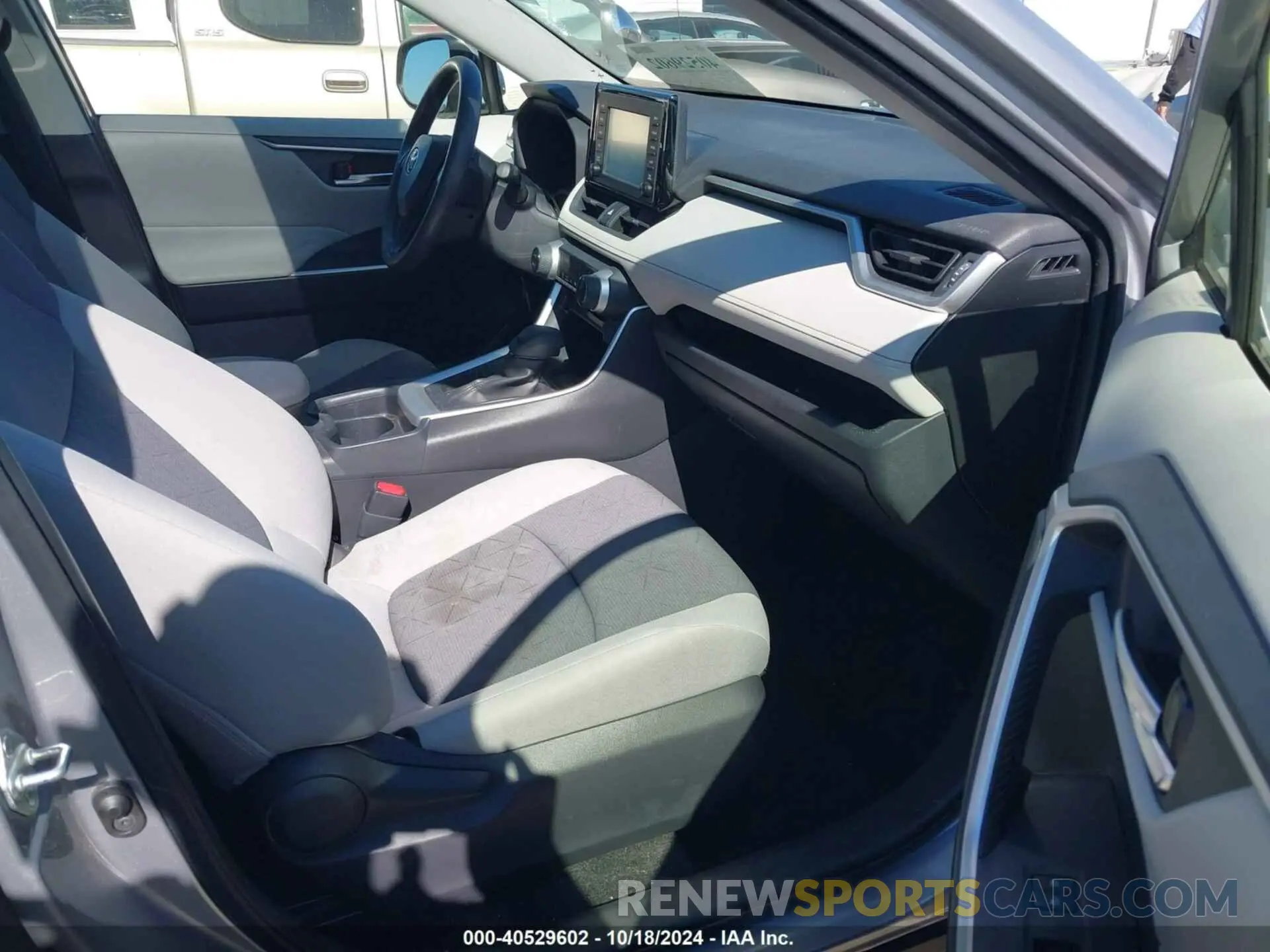 5 Фотография поврежденного автомобиля JTMW1RFV1KD042235 TOYOTA RAV4 2019