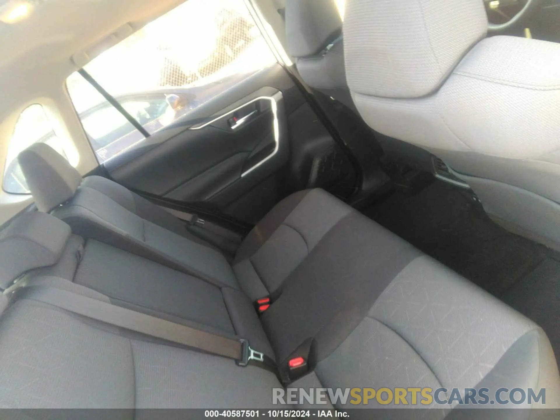 8 Фотография поврежденного автомобиля JTMW1RFV2KD016257 TOYOTA RAV4 2019