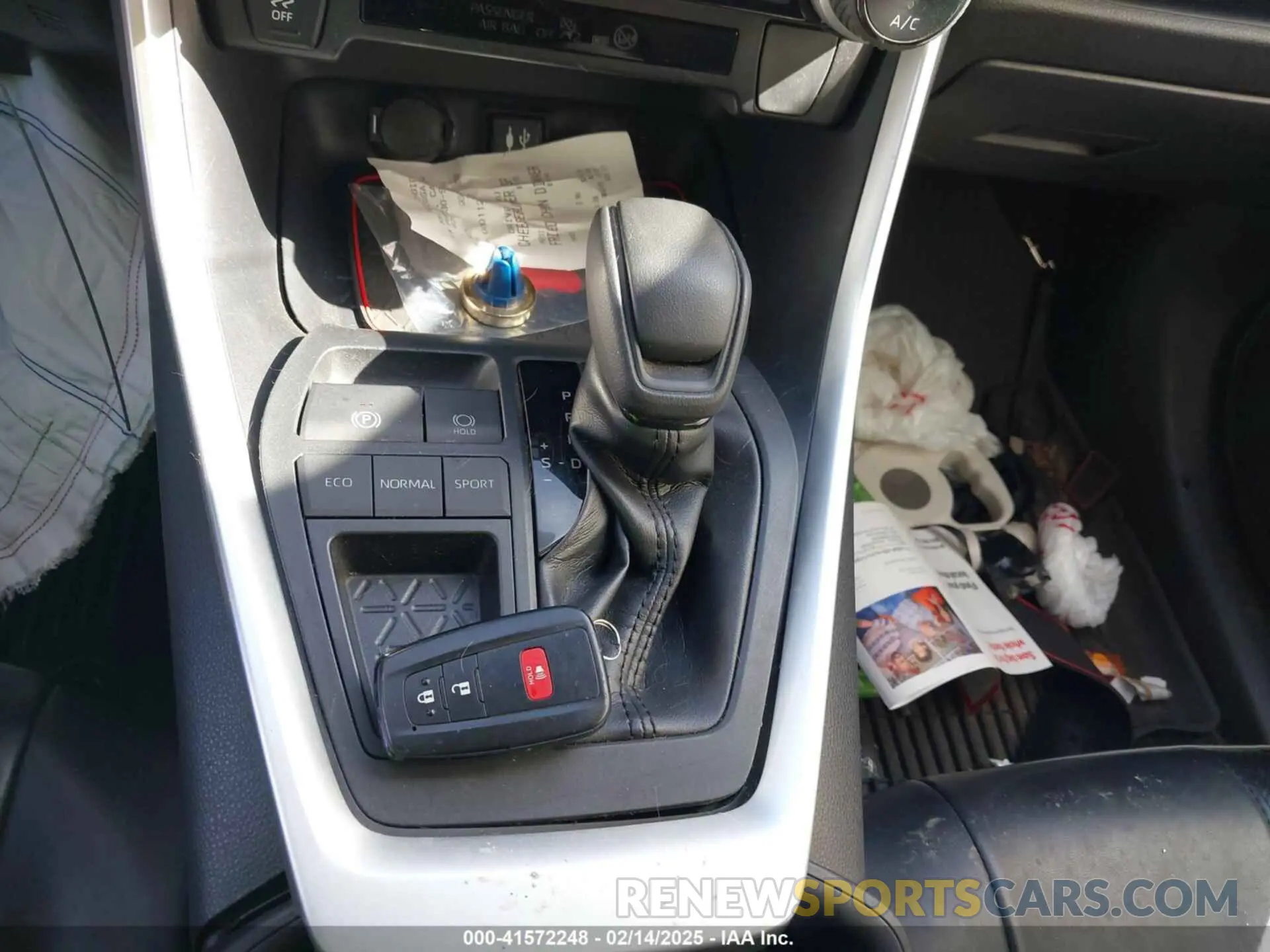 11 Фотография поврежденного автомобиля JTMW1RFV2KD027064 TOYOTA RAV4 2019