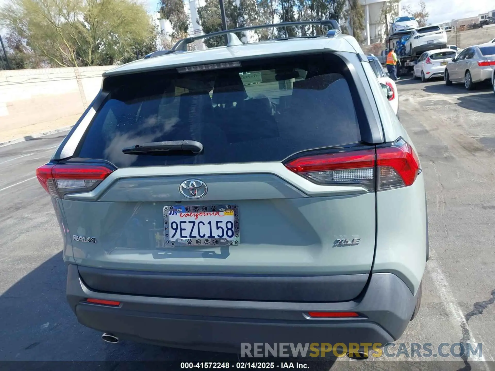 17 Фотография поврежденного автомобиля JTMW1RFV2KD027064 TOYOTA RAV4 2019