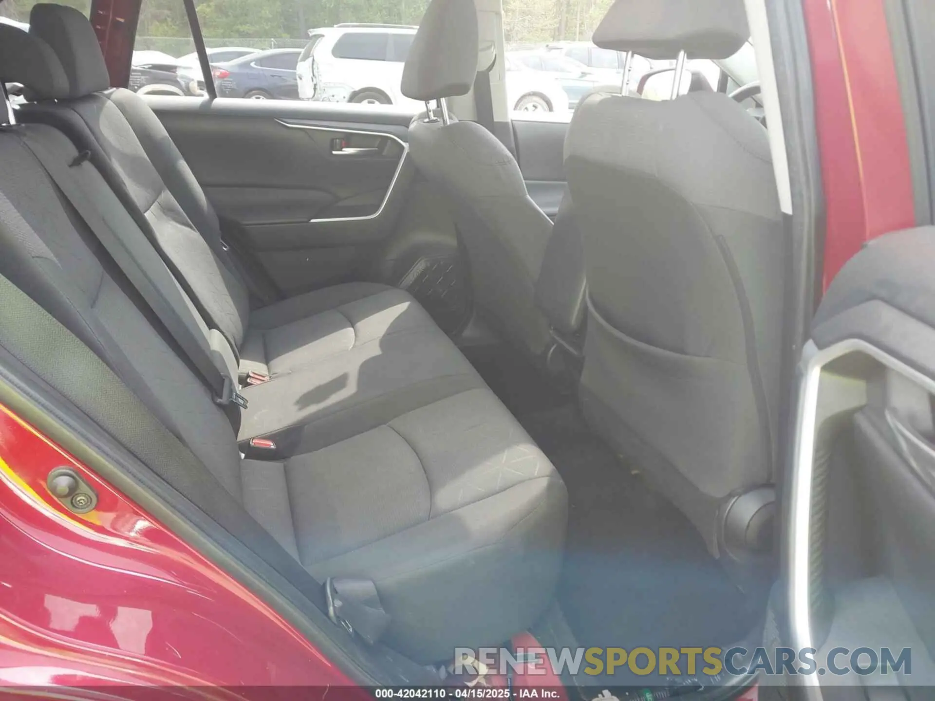 8 Photograph of a damaged car JTMW1RFV2KD505418 TOYOTA RAV4 2019