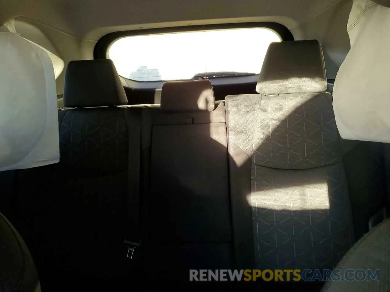 10 Photograph of a damaged car JTMW1RFV3KD010094 TOYOTA RAV4 2019