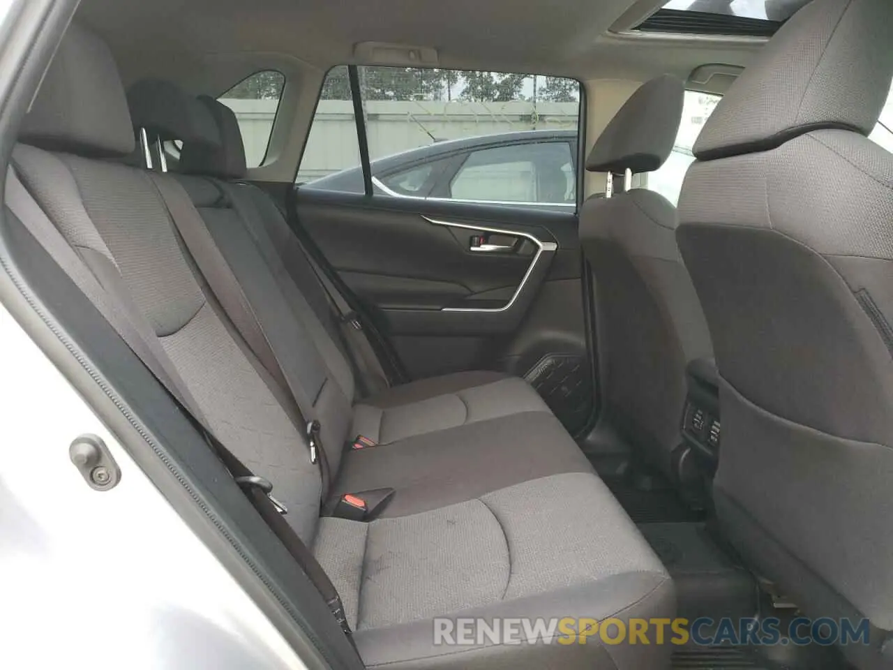 6 Photograph of a damaged car JTMW1RFV3KD510479 TOYOTA RAV4 2019