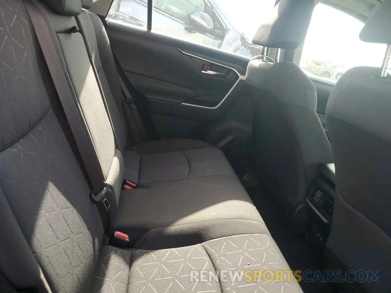 10 Photograph of a damaged car JTMW1RFV3KJ014180 TOYOTA RAV4 2019