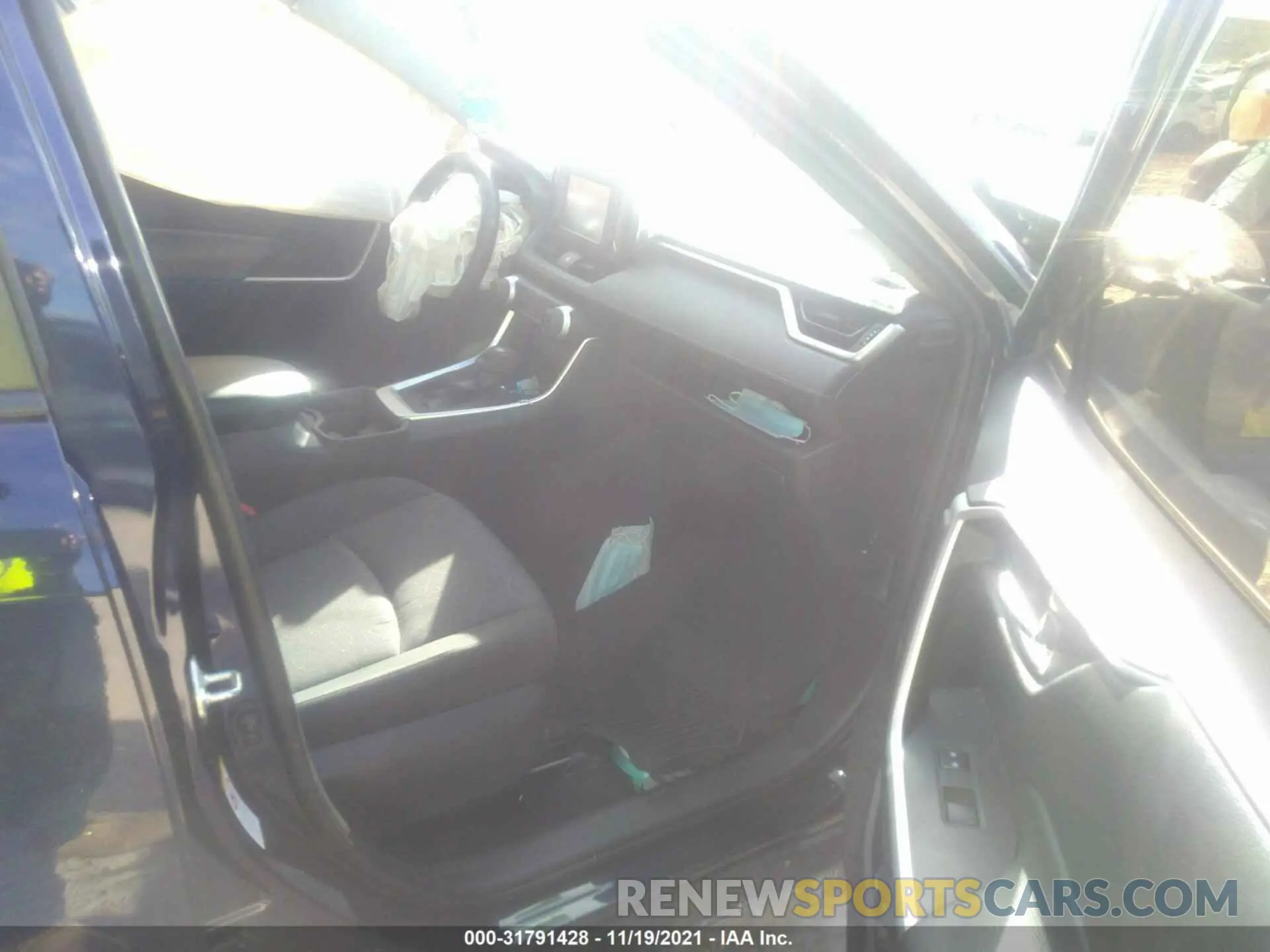 5 Photograph of a damaged car JTMW1RFV4KD009505 TOYOTA RAV4 2019
