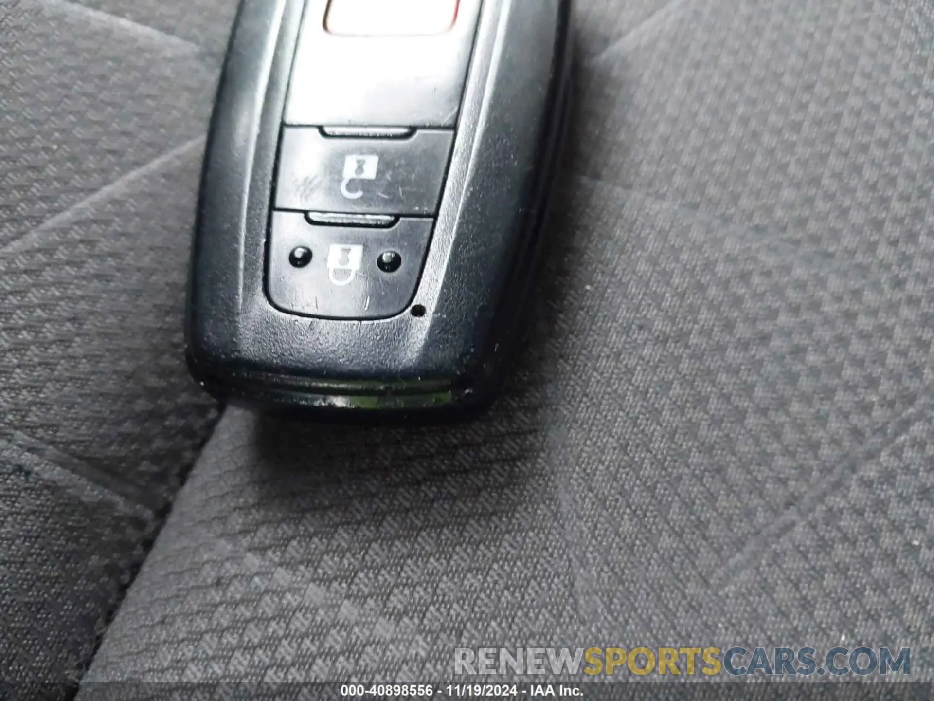 11 Photograph of a damaged car JTMW1RFV4KD011643 TOYOTA RAV4 2019