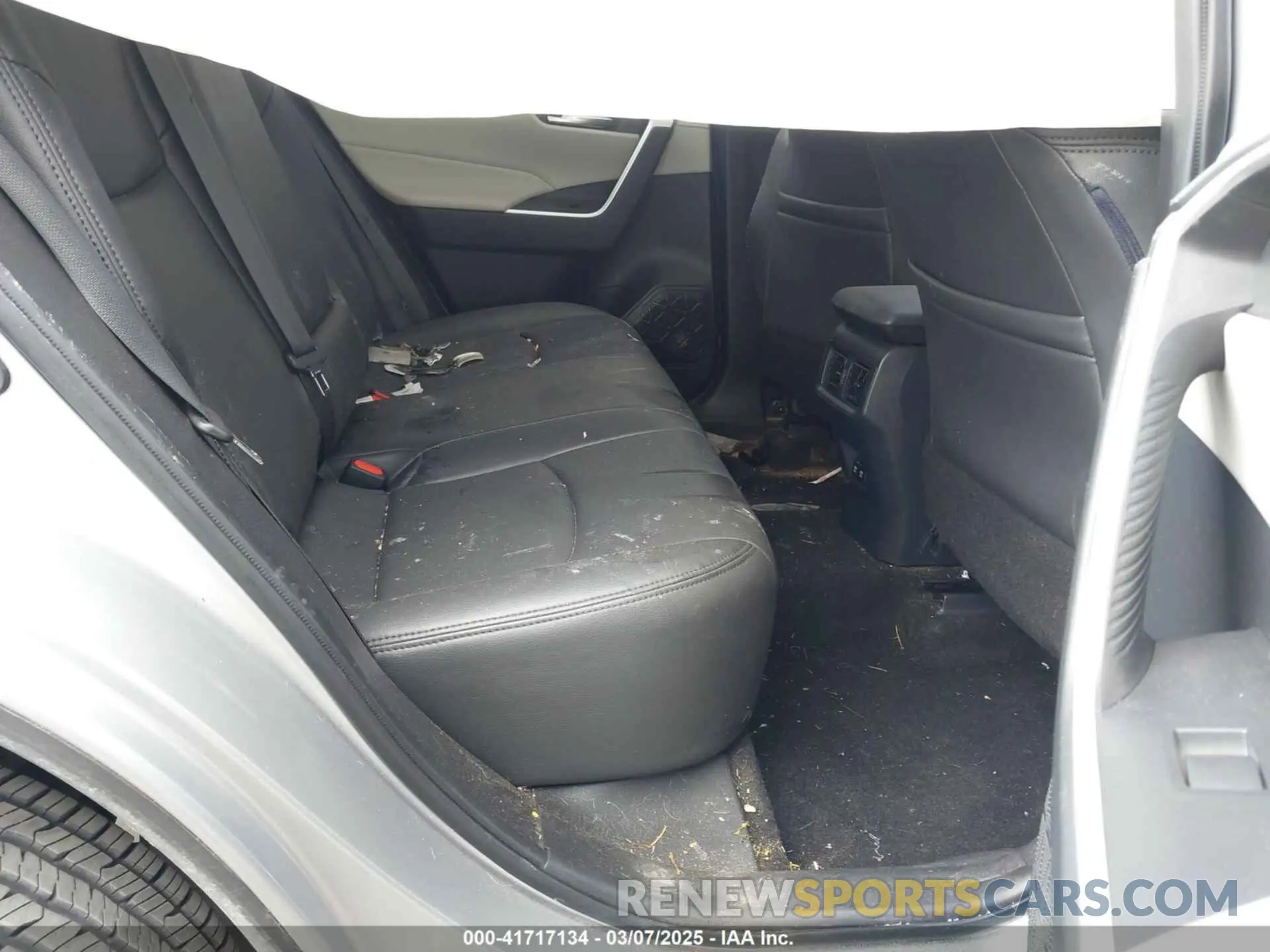 8 Фотография поврежденного автомобиля JTMW1RFV4KD022612 TOYOTA RAV4 2019