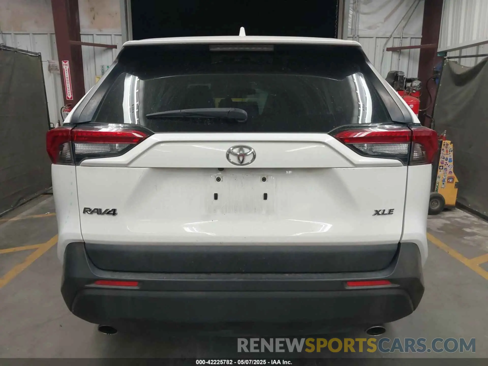 16 Photograph of a damaged car JTMW1RFV5KD003681 TOYOTA RAV4 2019