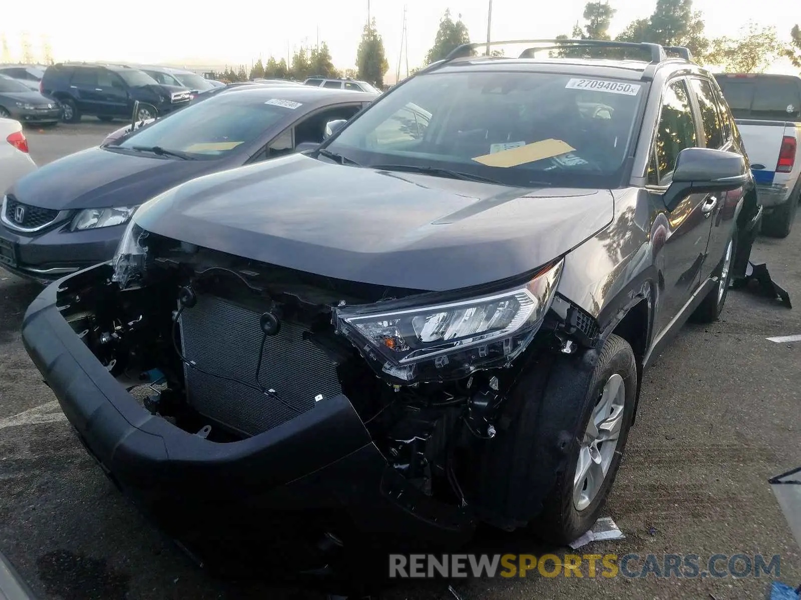 2 Фотография поврежденного автомобиля JTMW1RFV5KD009867 TOYOTA RAV4 2019