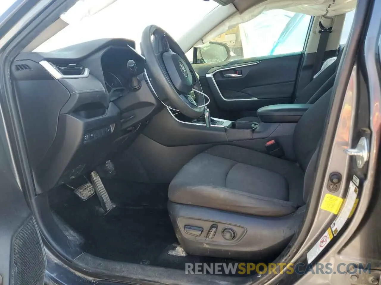 7 Фотография поврежденного автомобиля JTMW1RFV5KD019704 TOYOTA RAV4 2019