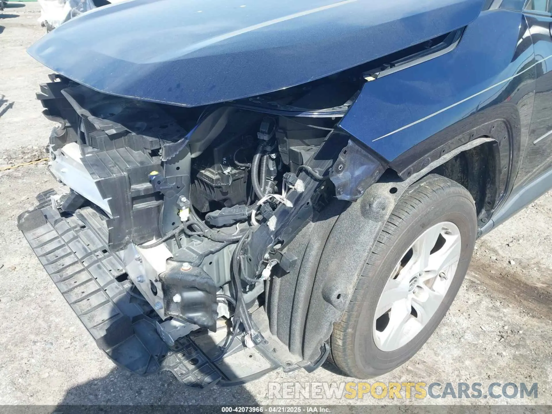 18 Photograph of a damaged car JTMW1RFV5KD502433 TOYOTA RAV4 2019