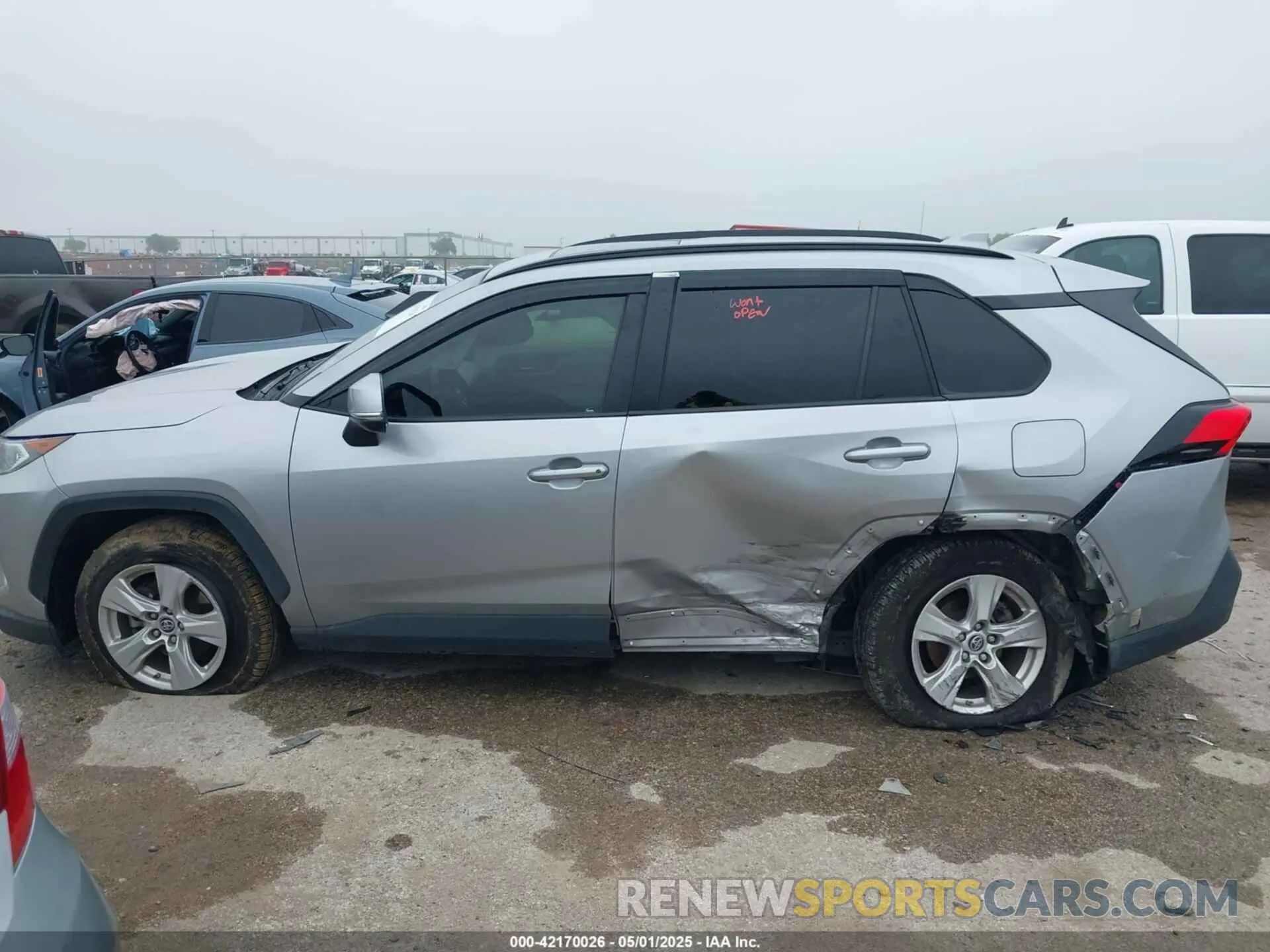 15 Photograph of a damaged car JTMW1RFV5KJ011930 TOYOTA RAV4 2019