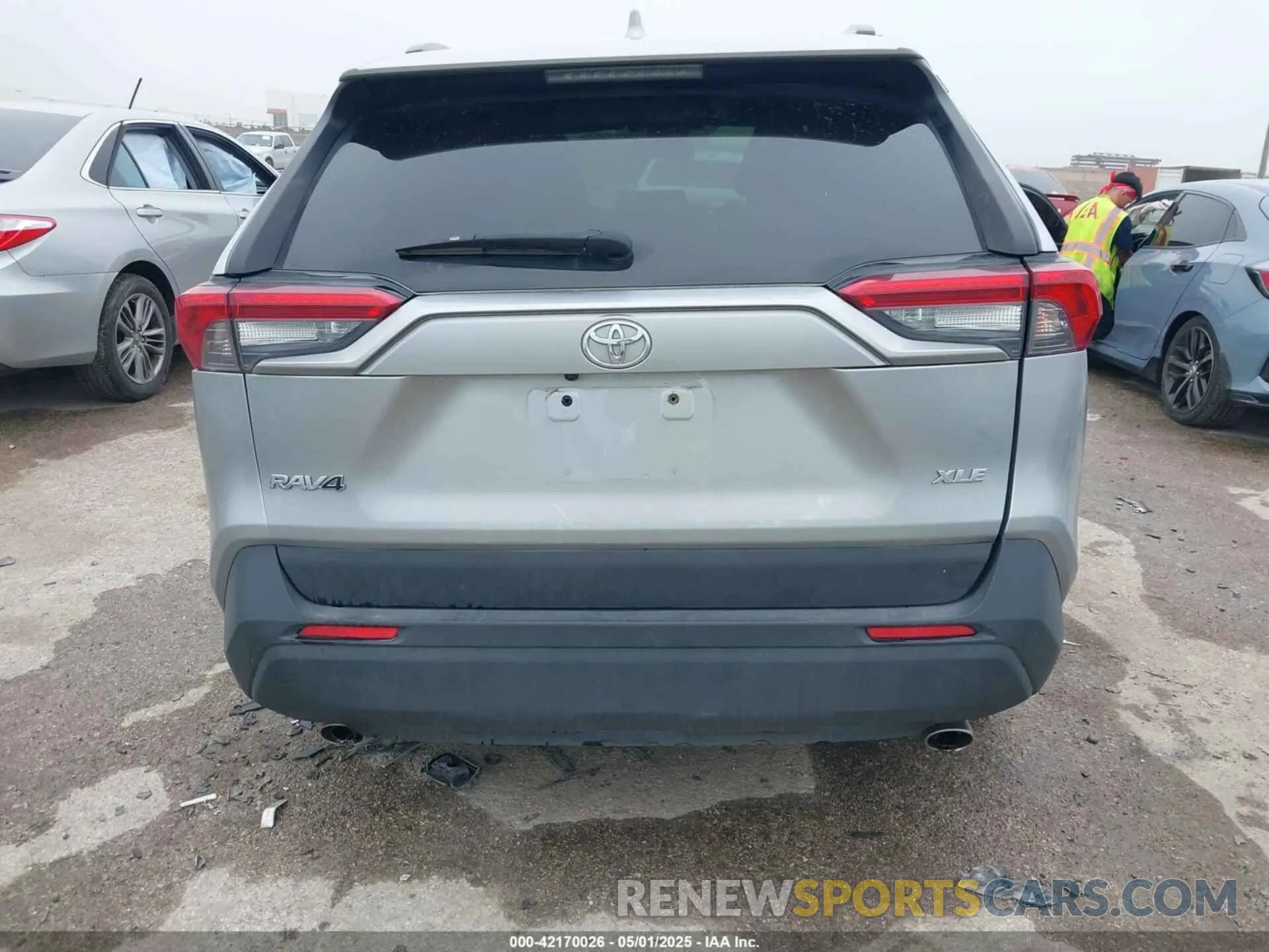 17 Photograph of a damaged car JTMW1RFV5KJ011930 TOYOTA RAV4 2019