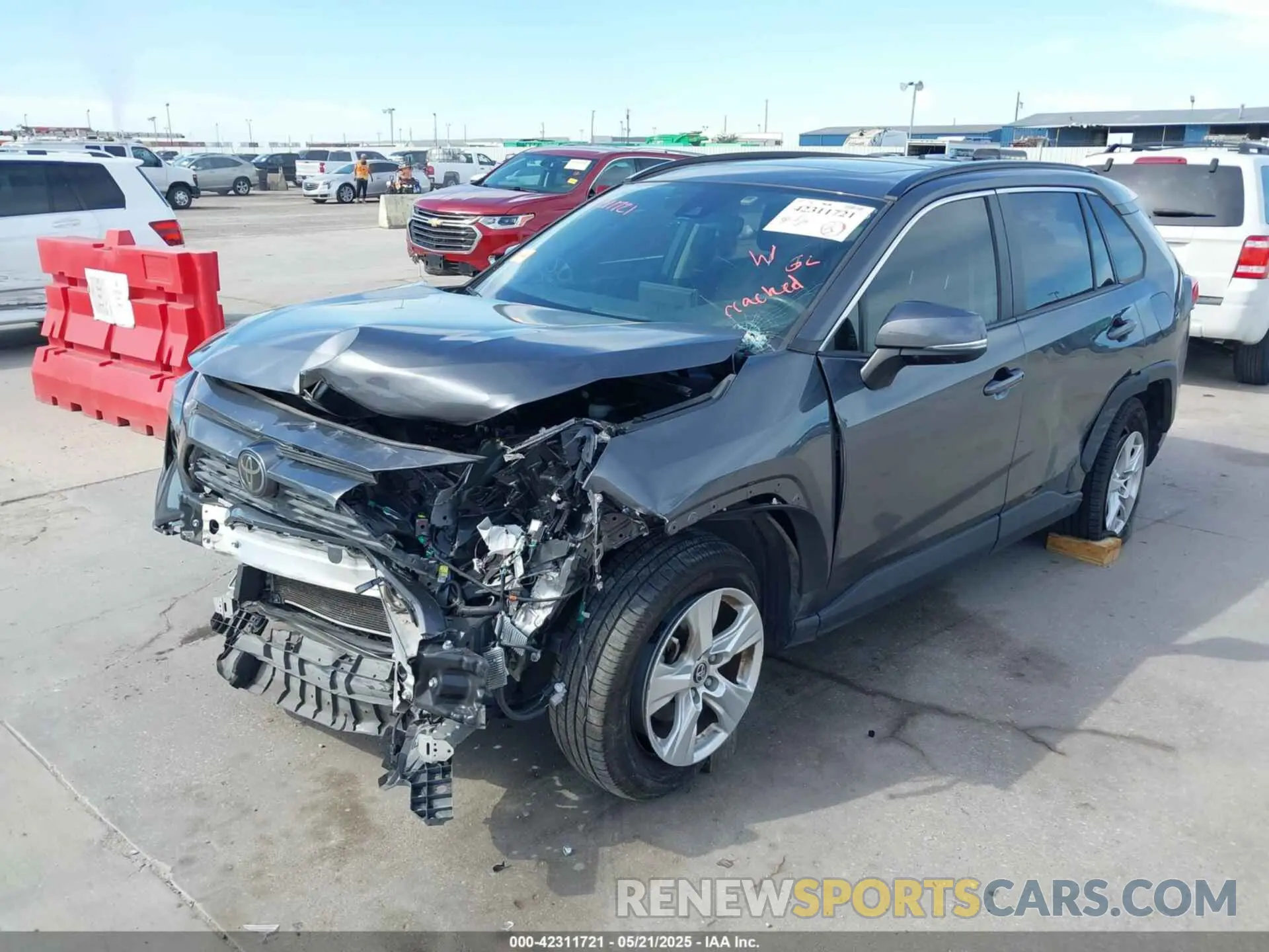 2 Фотография поврежденного автомобиля JTMW1RFV6KD011465 TOYOTA RAV4 2019