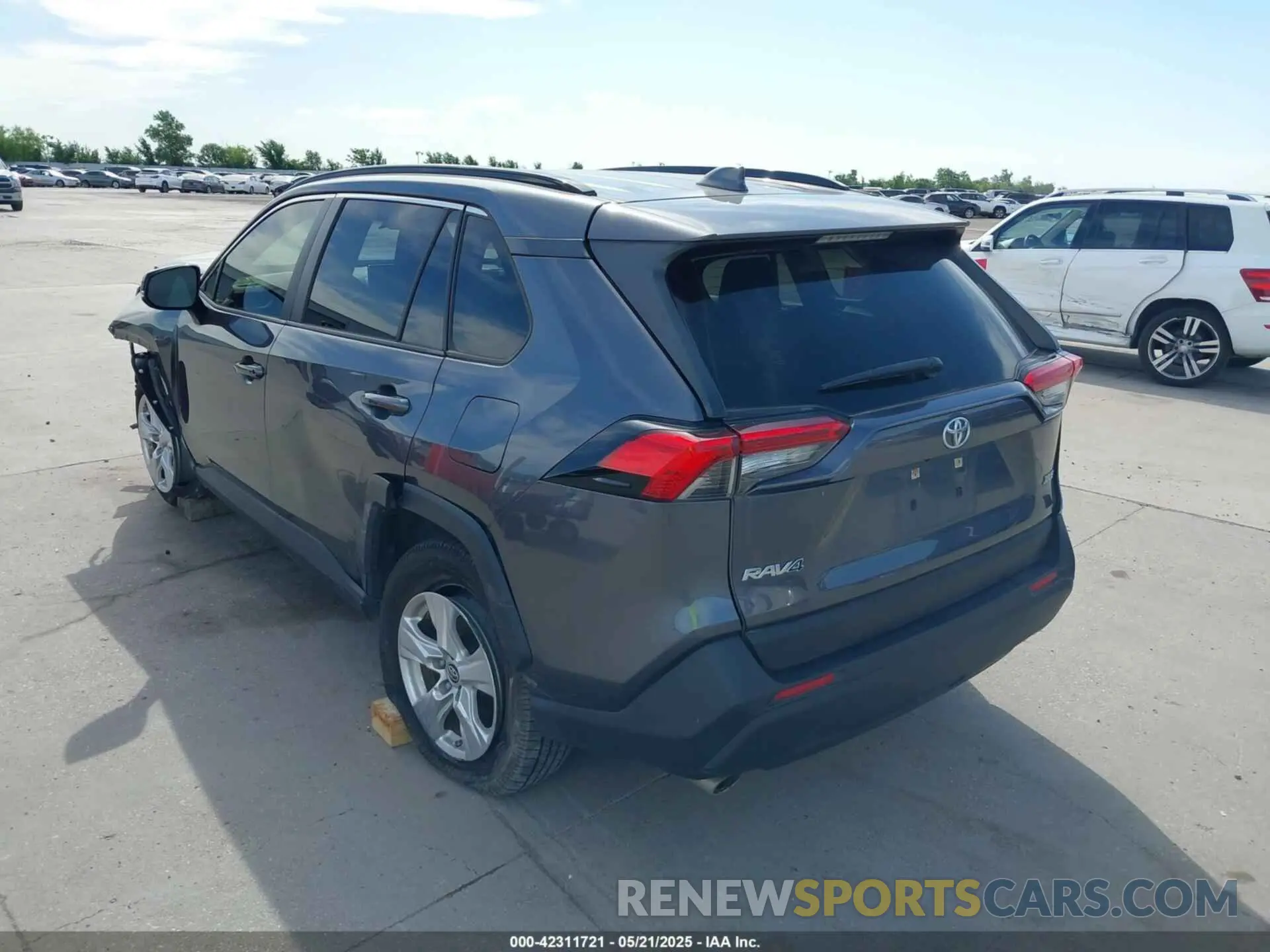 3 Фотография поврежденного автомобиля JTMW1RFV6KD011465 TOYOTA RAV4 2019