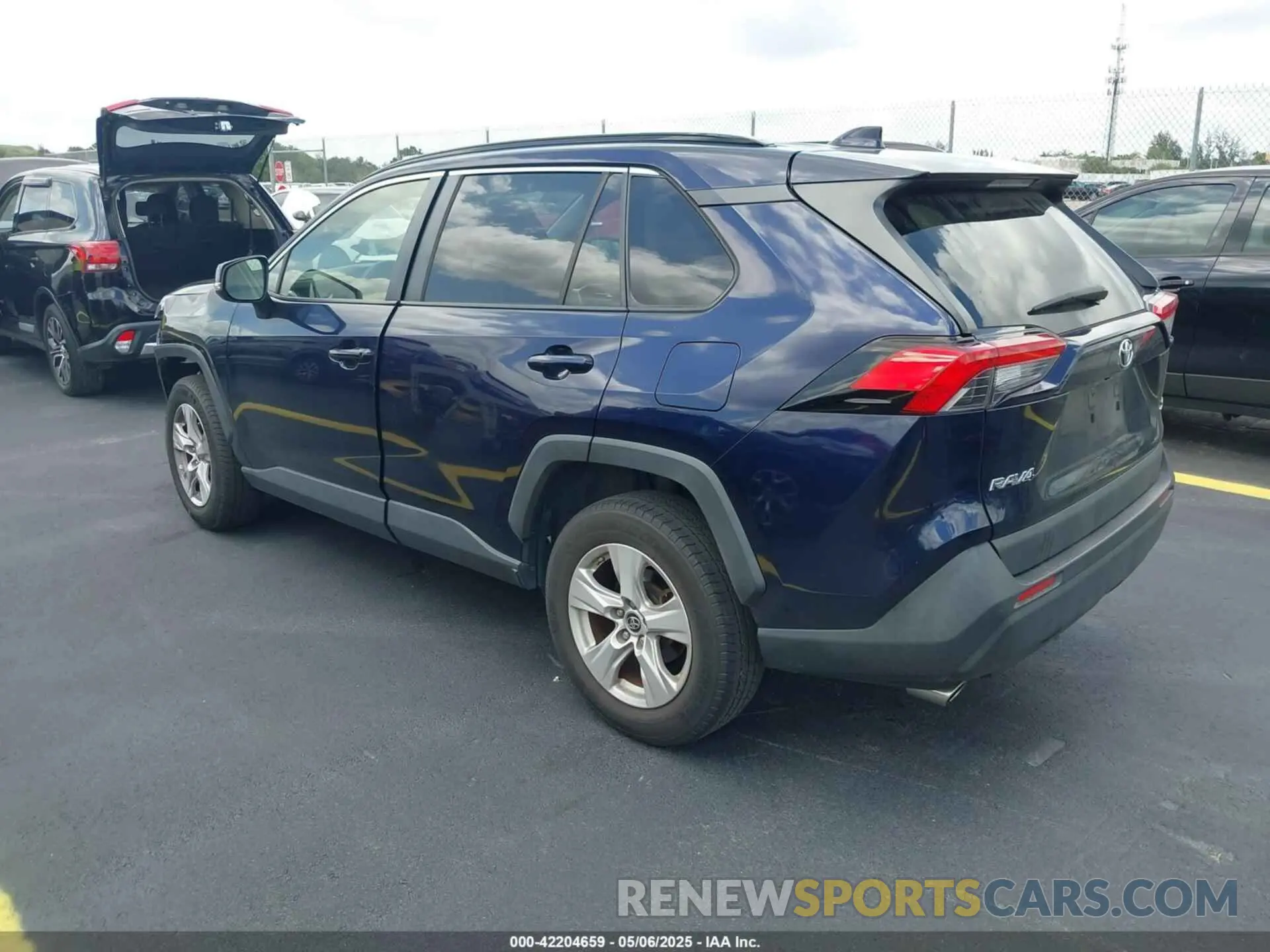 3 Фотография поврежденного автомобиля JTMW1RFV6KD502439 TOYOTA RAV4 2019